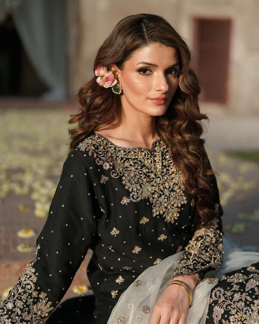 डिज़ाइनर टॉप - रिवेटेड मोती वर्क वाला दुपट्टा के साथ प्लाज़ो