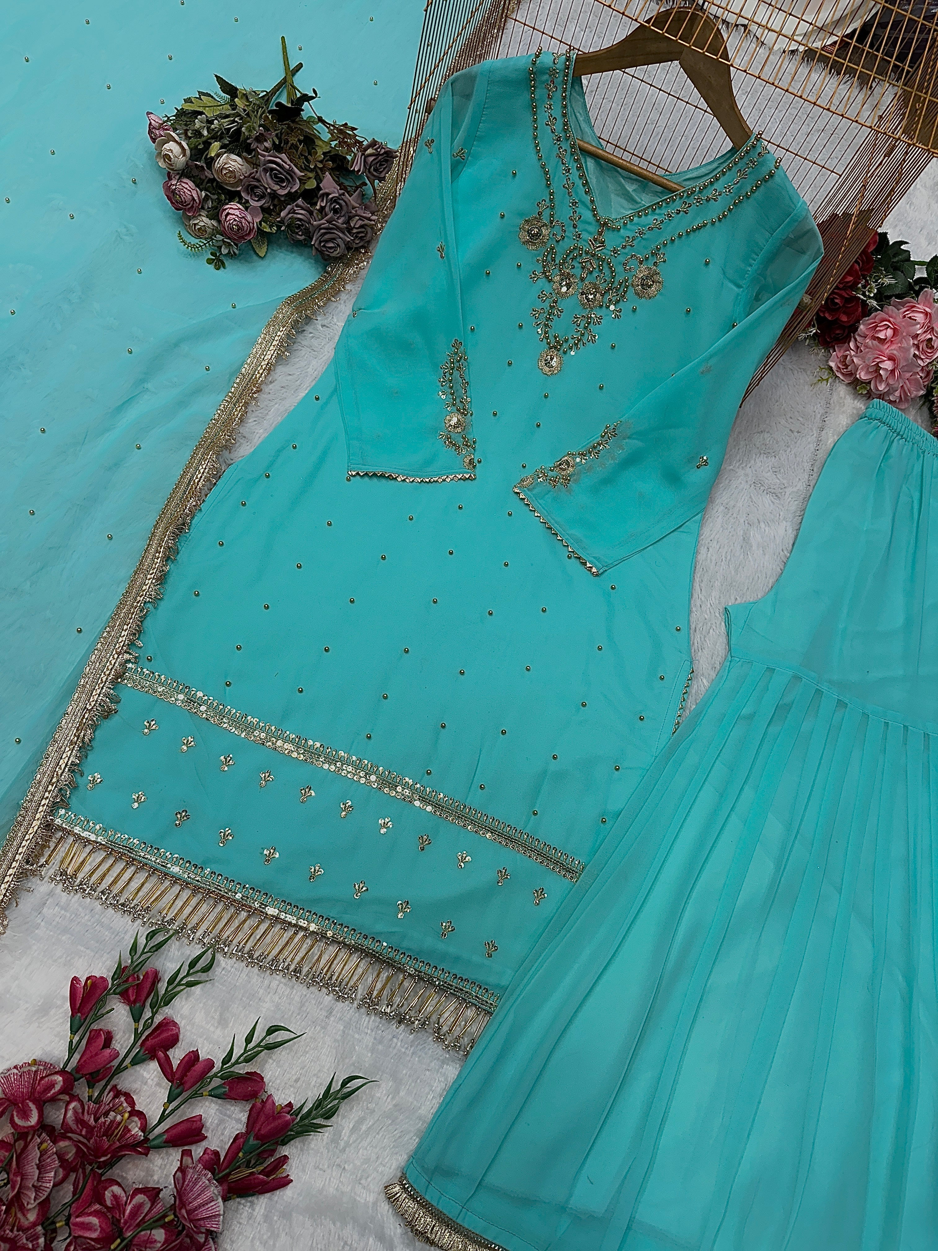 पार्टी वियर डिज़ाइनर टॉप और शरारा खूबसूरत दुपट्टे के साथ