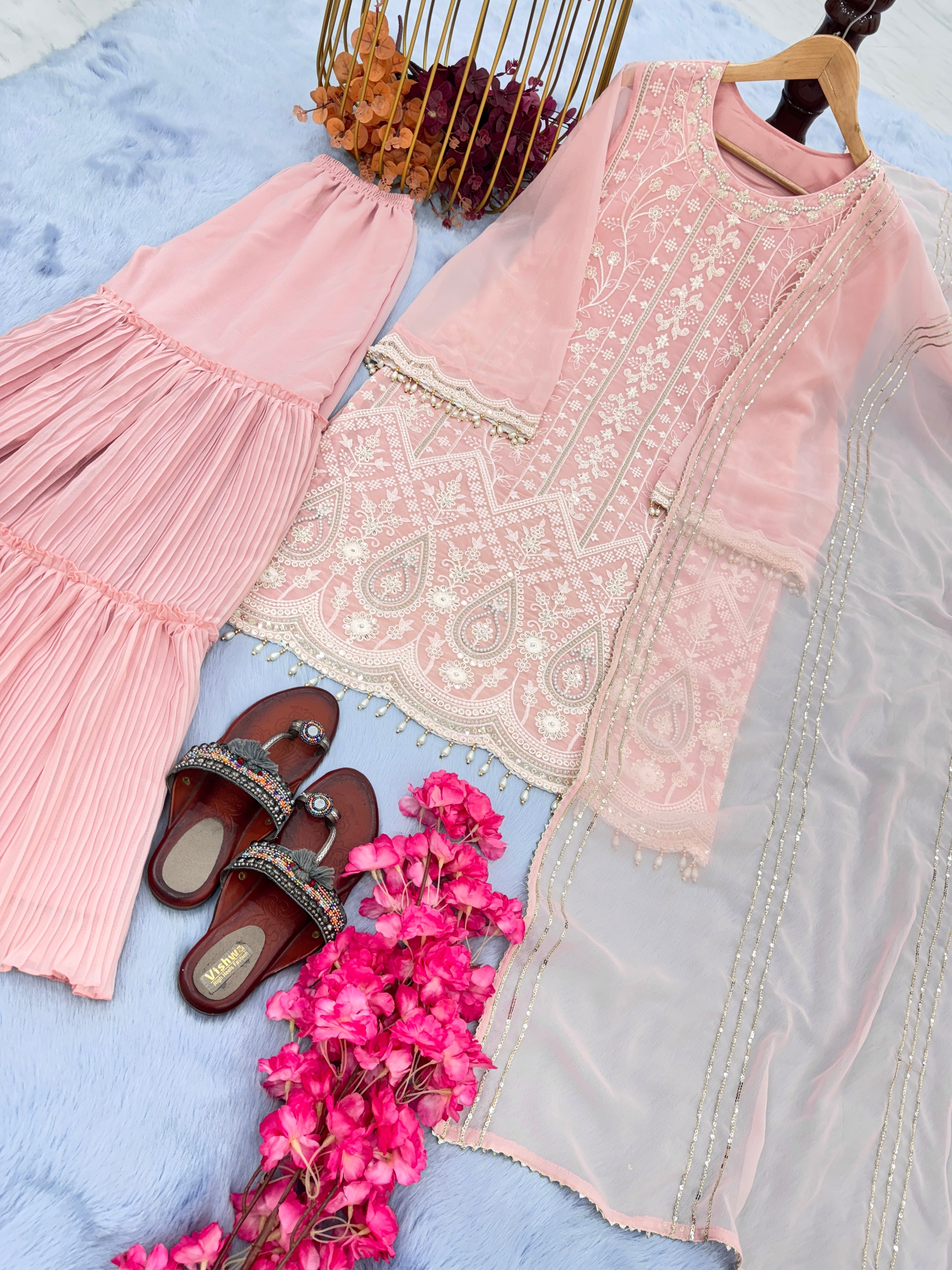 डिज़ाइनर पार्टी वियर लुक टॉप प्लाज़ो और खूबसूरत दुपट्टा