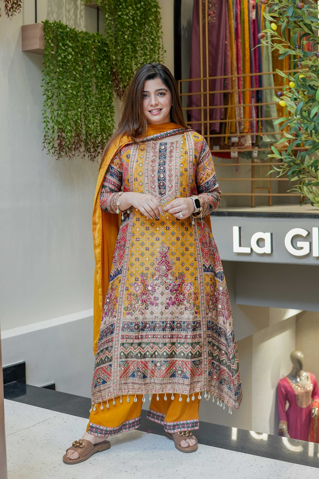 पार्टी वियर लुक डिज़ाइनर टॉप-बॉटम और खूबसूरत दुपट्टा