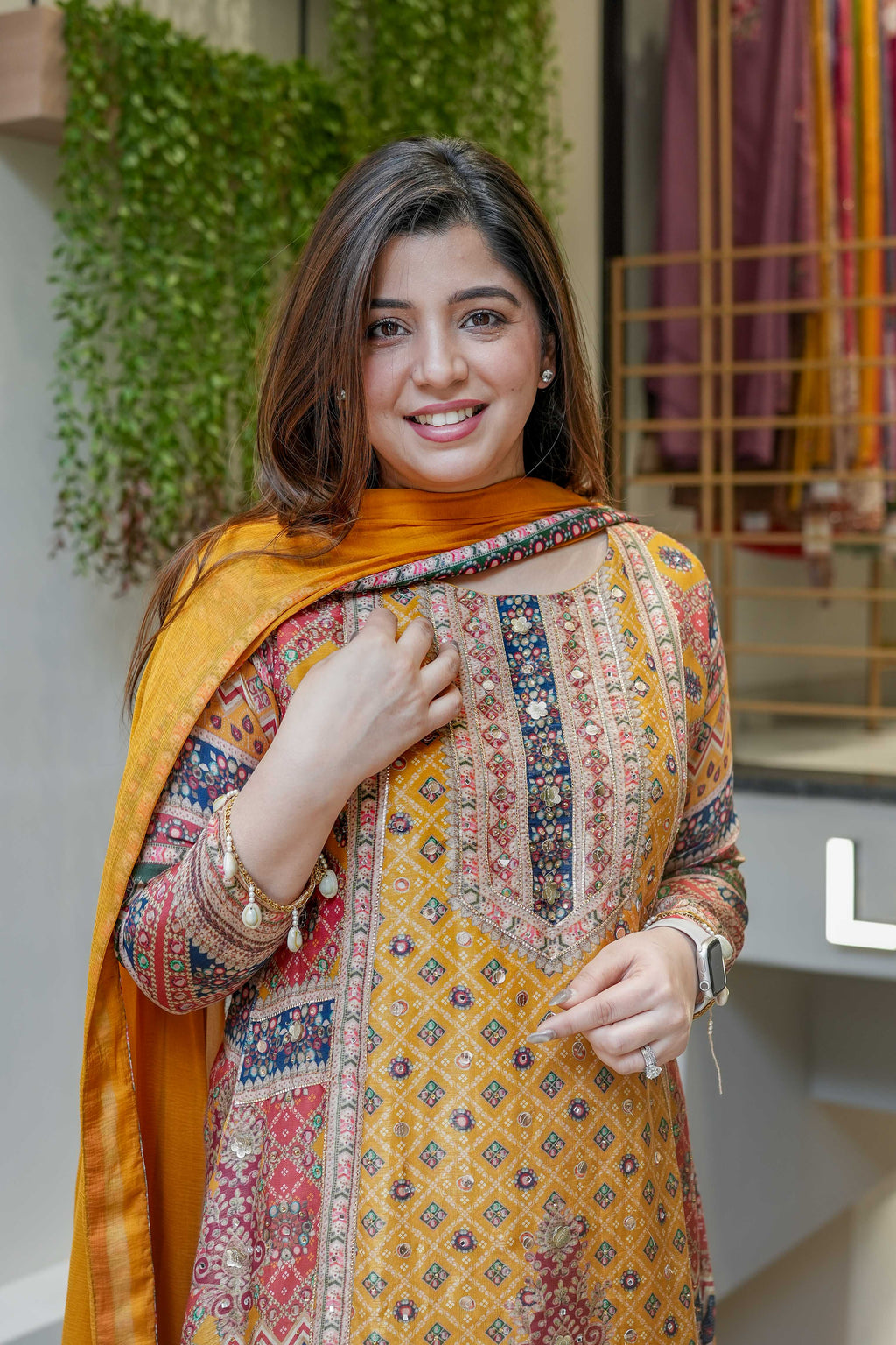 पार्टी वियर लुक डिज़ाइनर टॉप-बॉटम और खूबसूरत दुपट्टा