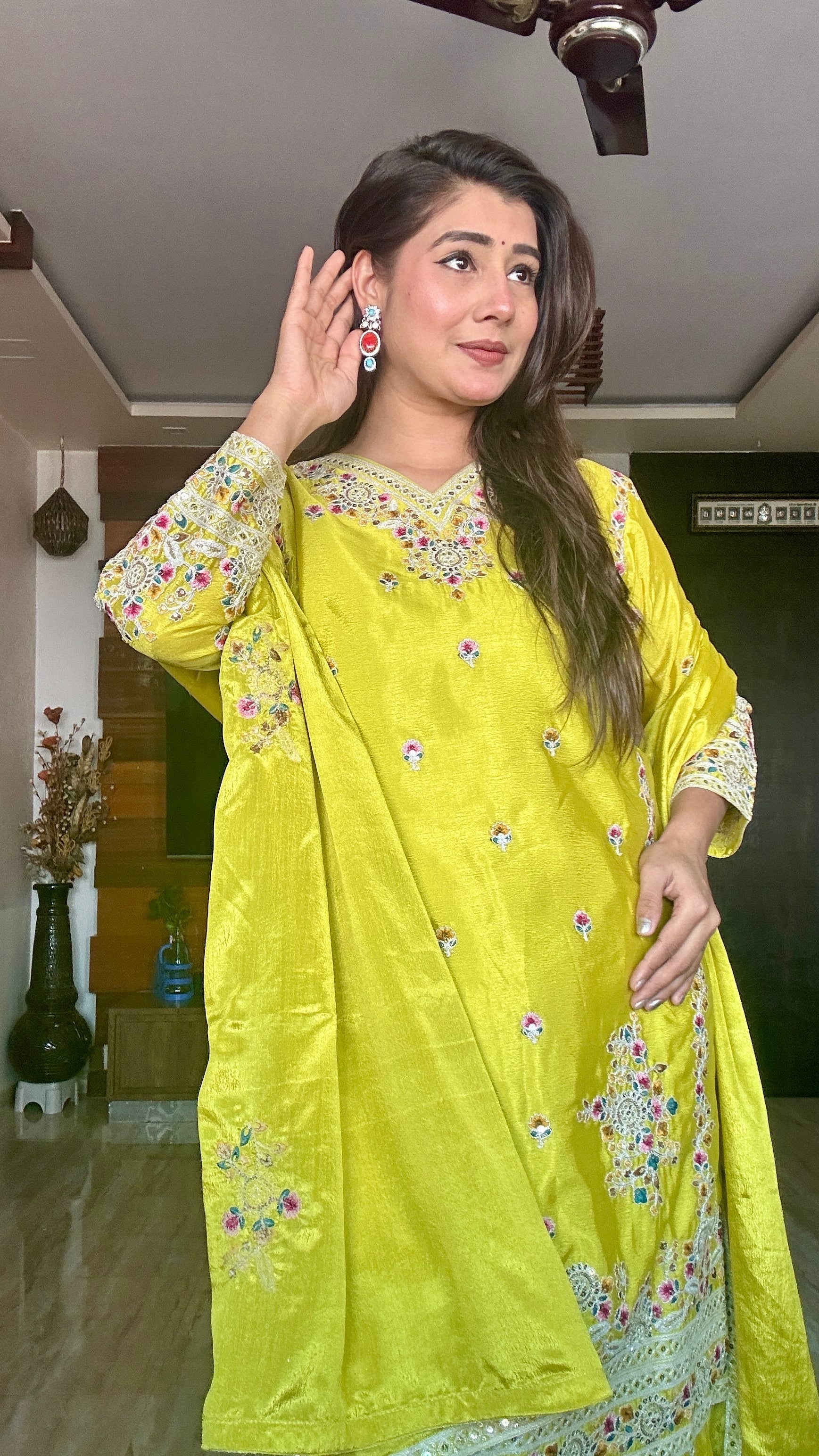 पार्टी वियर डिज़ाइनर टॉप-सररा और दुपट्टा