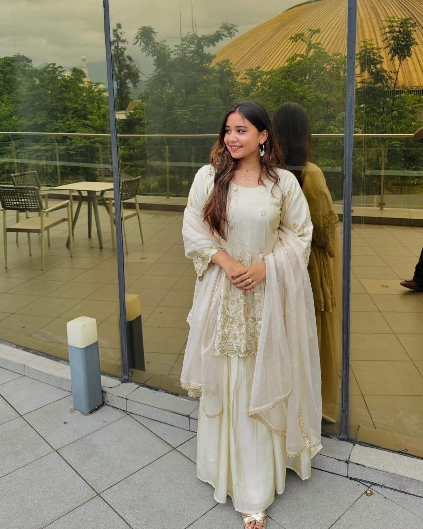 पार्टी वियर लुक डिज़ाइनर टॉप और बॉटम दुपट्टे के साथ