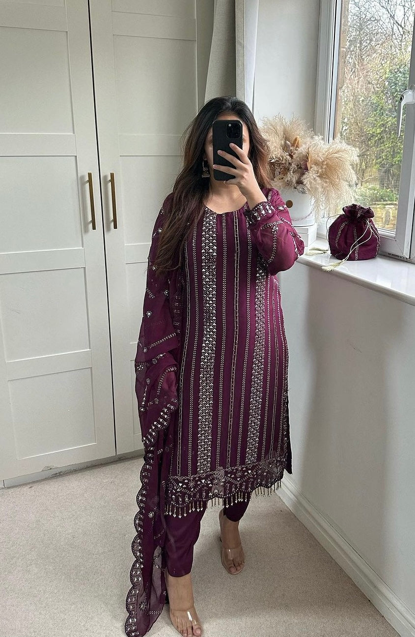 फैंसी स्टाइल में डिज़ाइनर पार्टी वियर लॉन्ग टॉप, पैंट और दुपट्टा