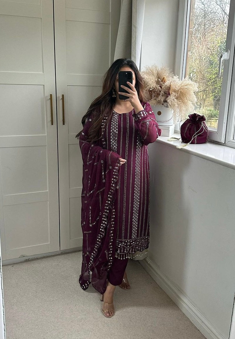 फैंसी स्टाइल में डिज़ाइनर पार्टी वियर लॉन्ग टॉप, पैंट और दुपट्टा