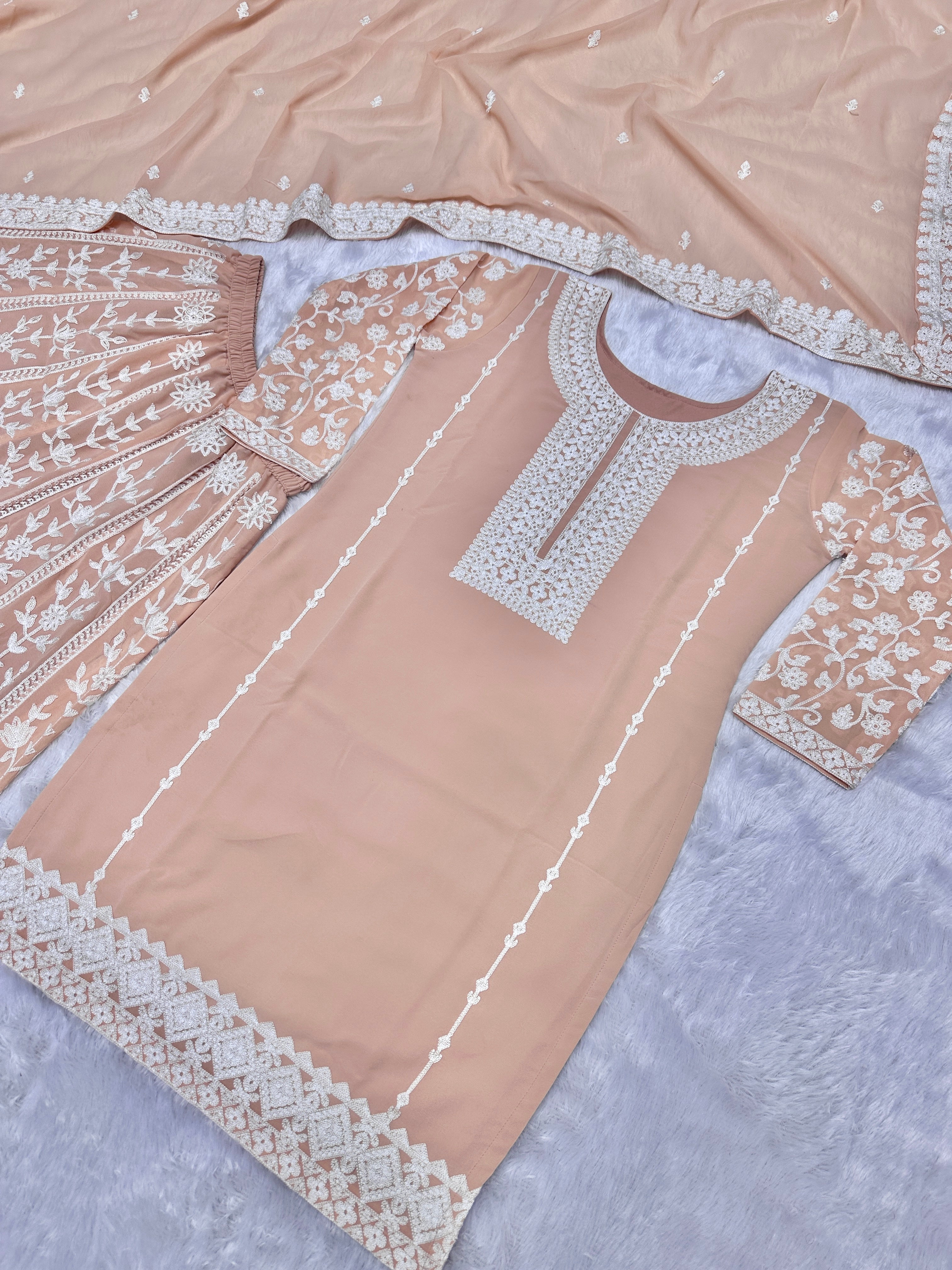 टॉप - कढ़ाई चेन सिलाई काम के साथ दुपट्टा के साथ प्लाज़ो