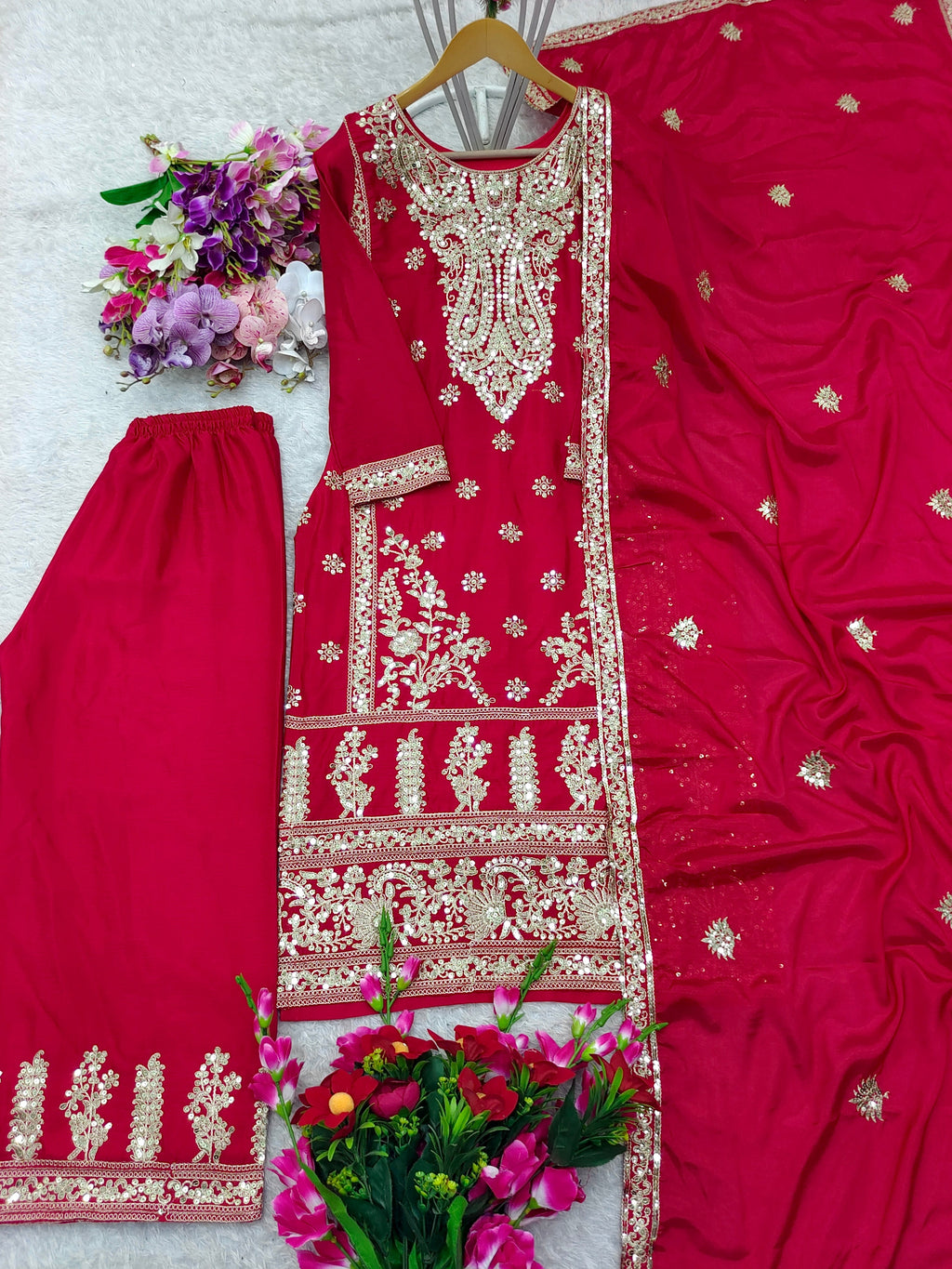 पार्टी वियर टॉप- सरारा और दुपट्टा सीक्वेंस वर्क के साथ