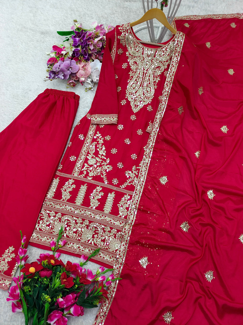 पार्टी वियर टॉप- सरारा और दुपट्टा सीक्वेंस वर्क के साथ