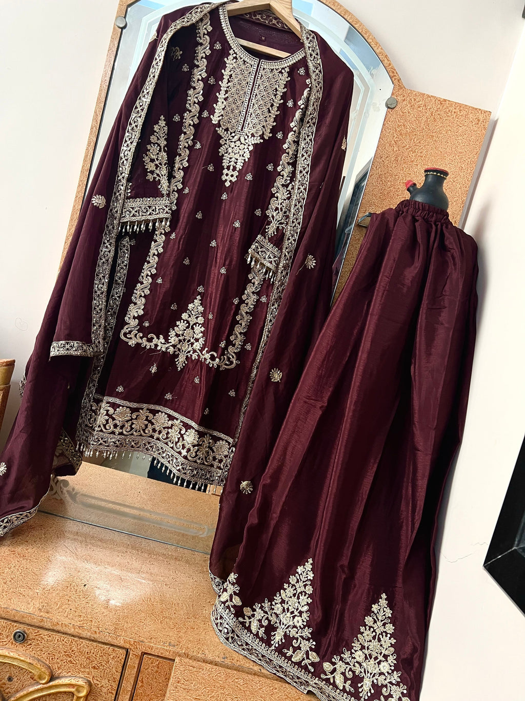 पार्टी वियर डिज़ाइनर टॉप-बॉटम और खूबसूरत दुपट्टा