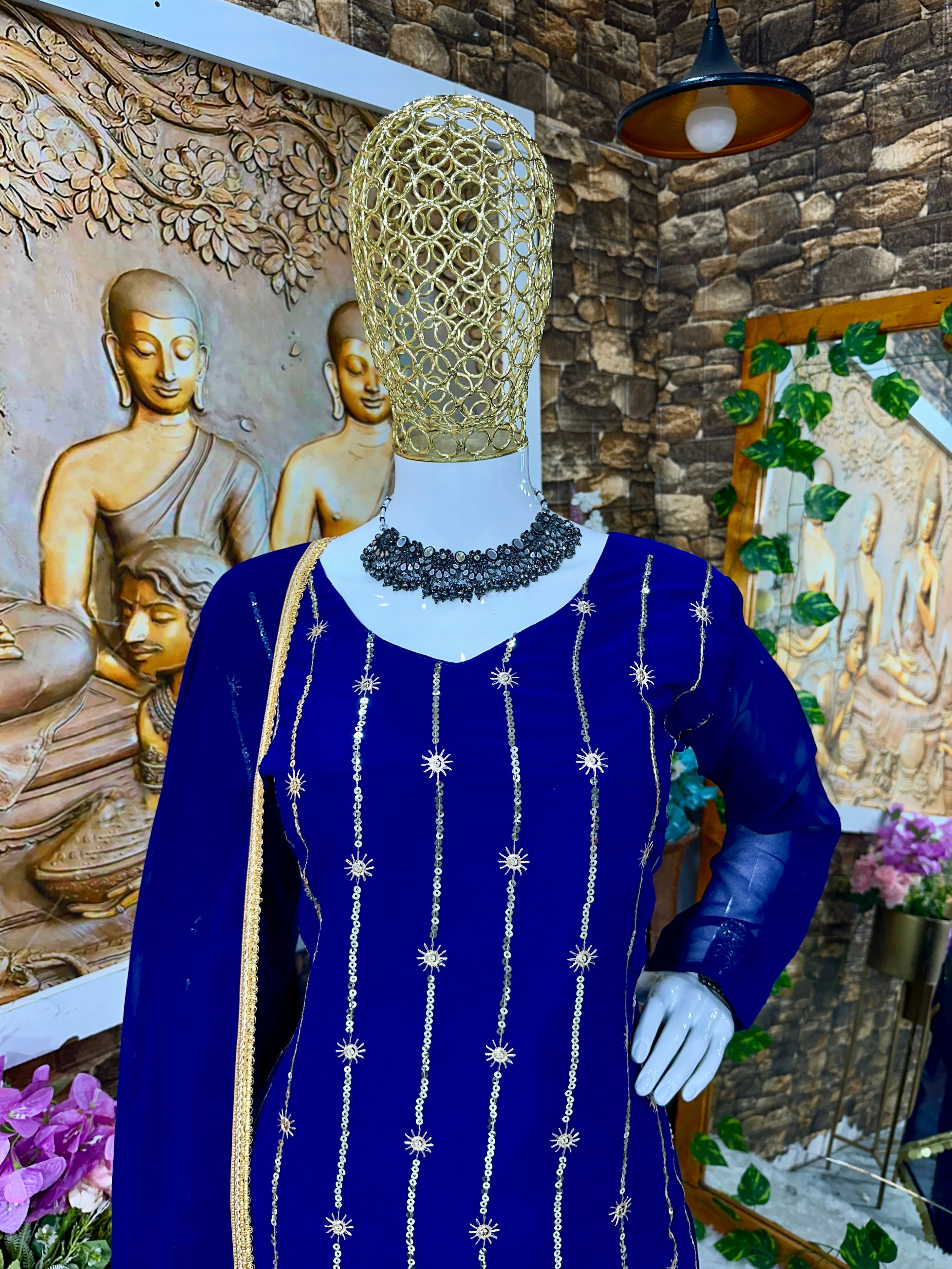 कढ़ाई के काम के साथ डिज़ाइनर पार्टी वियर टॉप बॉटम और दुपट्टा