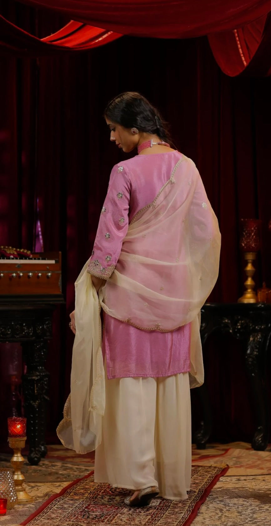 पार्टी वियर लुक खूबसूरत टॉप-बॉटम और दुपट्टा