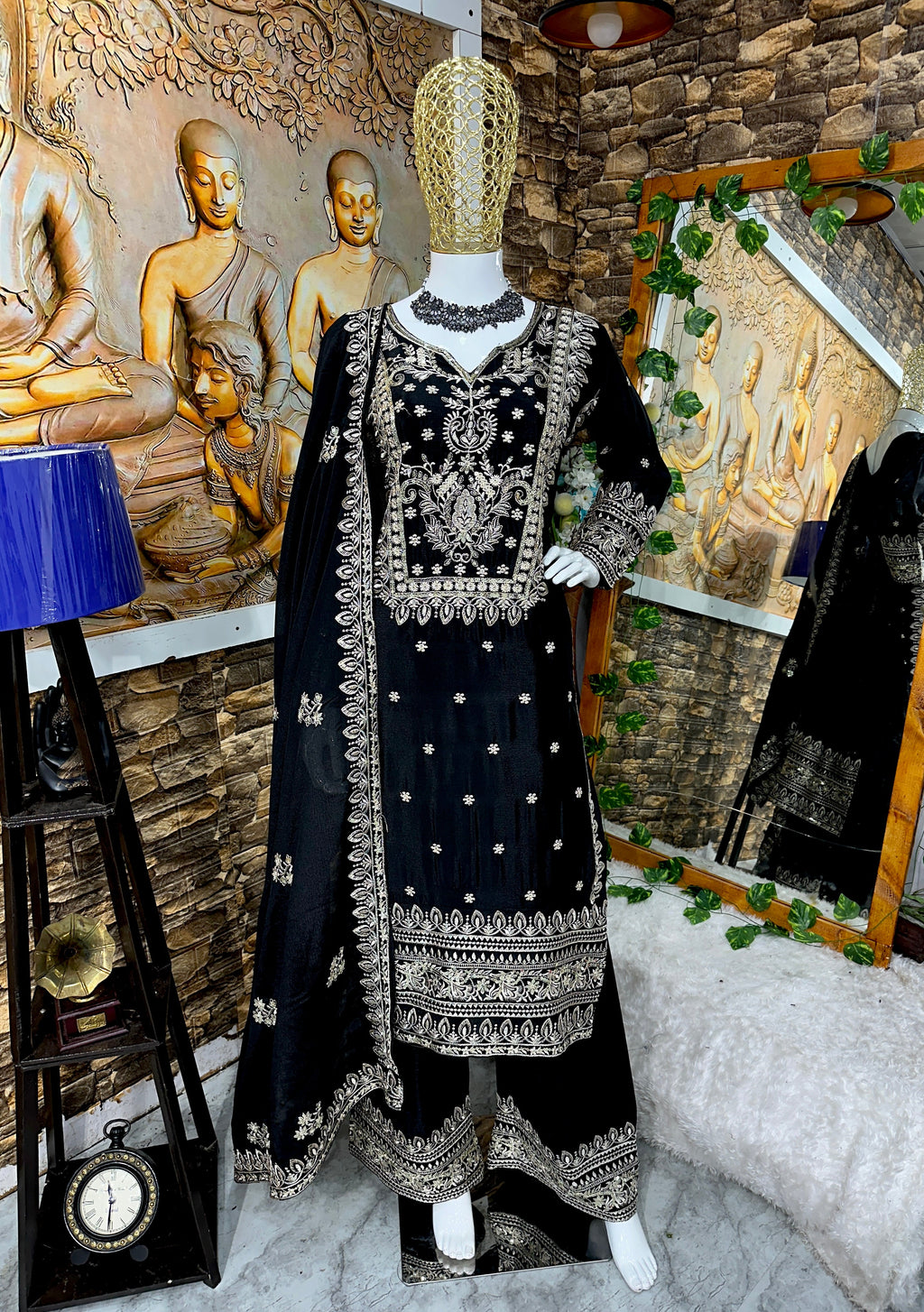 पार्टी वियर डिज़ाइनर टॉप बॉटम और दुपट्टा कढ़ाई वर्क के साथ