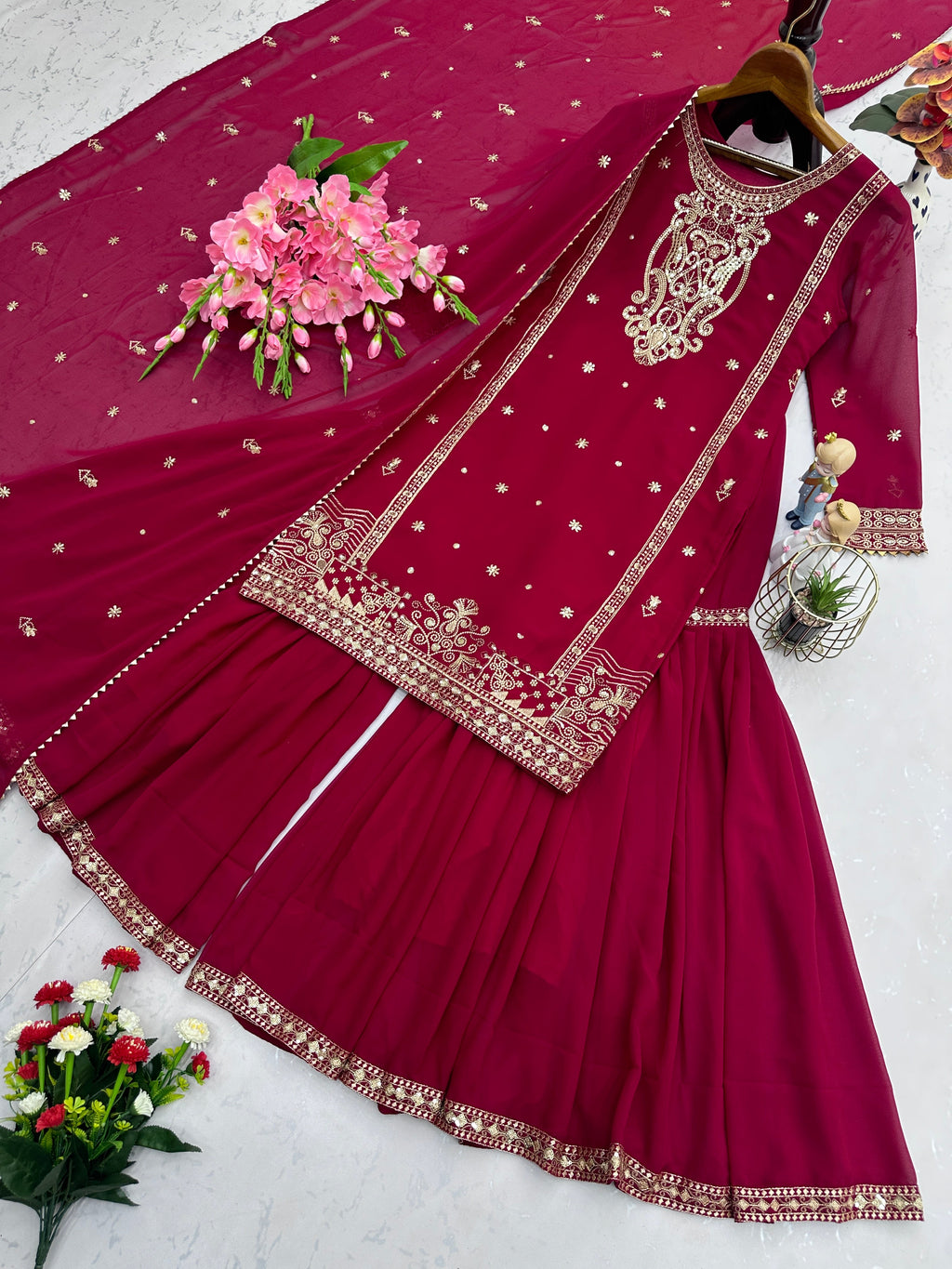 डिज़ाइनर पार्टी वियर टॉप-शरारा और खूबसूरत दुपट्टा