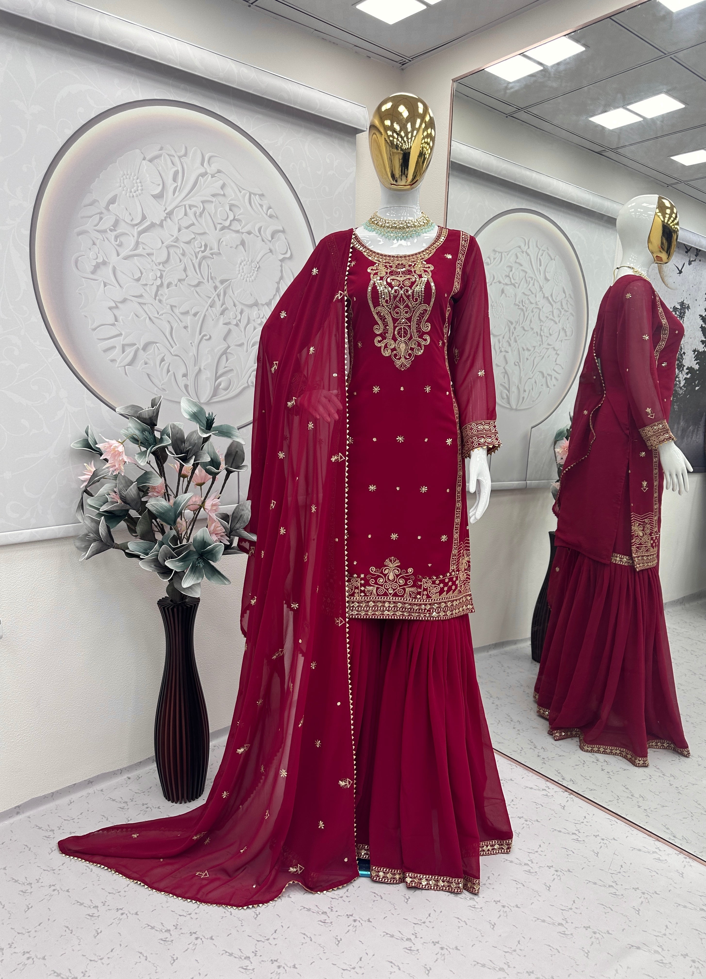 डिज़ाइनर पार्टी वियर टॉप-शरारा और खूबसूरत दुपट्टा