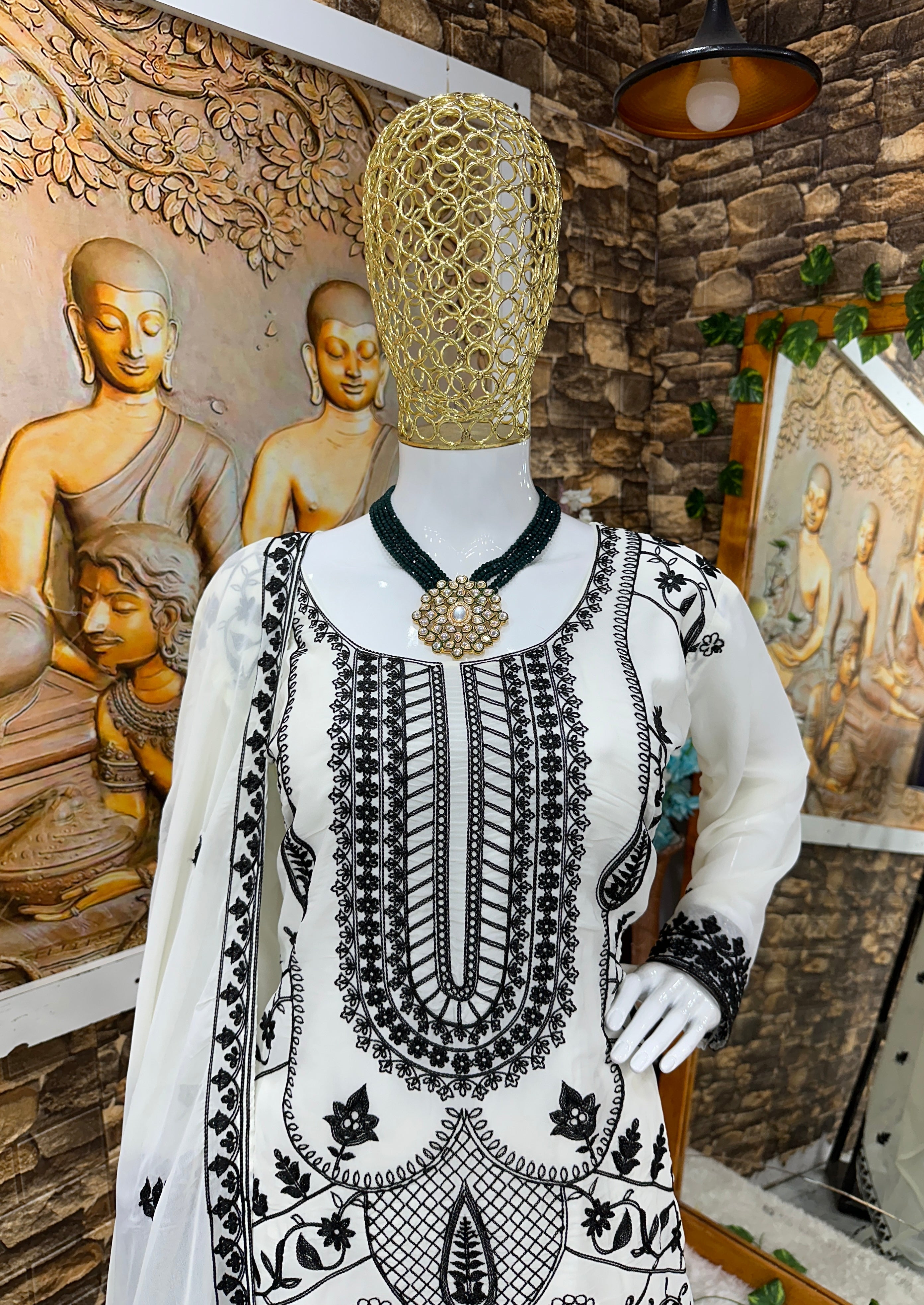 सुंदर दुपट्टे के साथ डिज़ाइनर पार्टी वियर टॉप और बॉटम