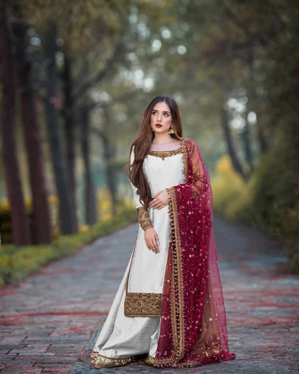 फैंसी टॉप - कढ़ाई और सेक्विन वर्क के साथ दुपट्टे के साथ प्लाज़ो