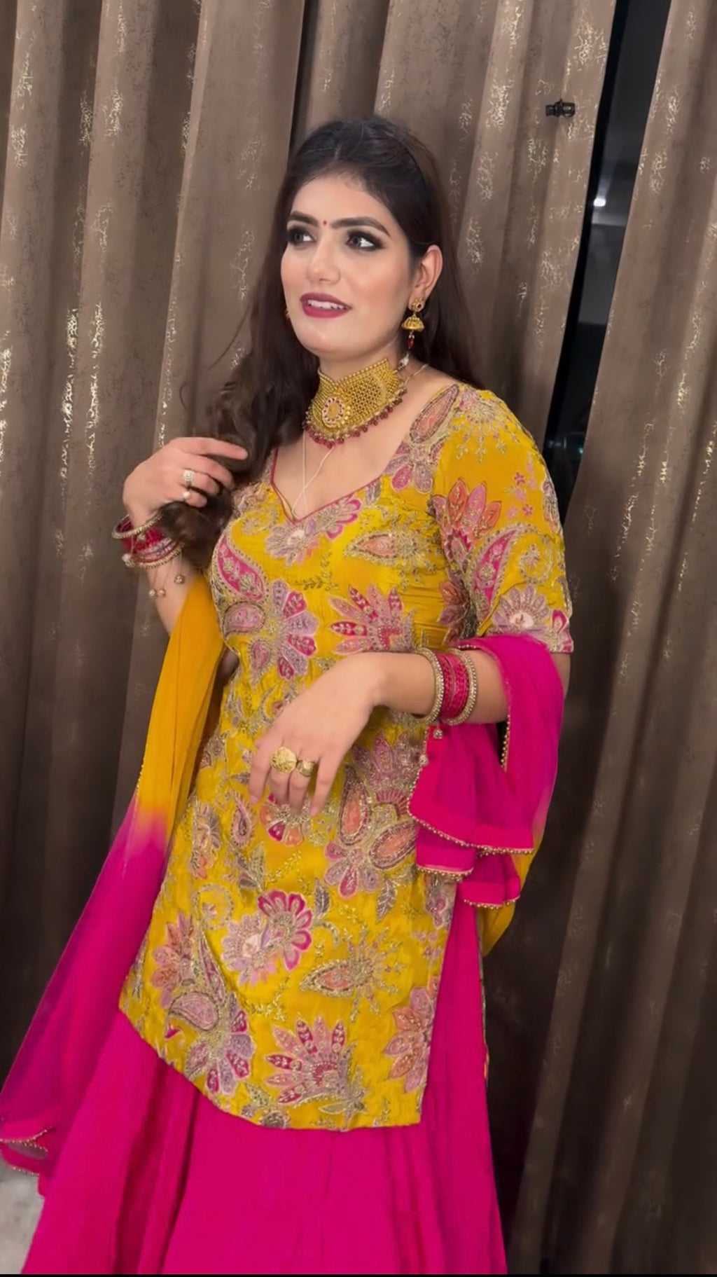 पार्टी वियर डिज़ाइनर सूट सेट सीक्वेंस मल्टी नीडल एम्ब्रॉयडरी वर्क के साथ