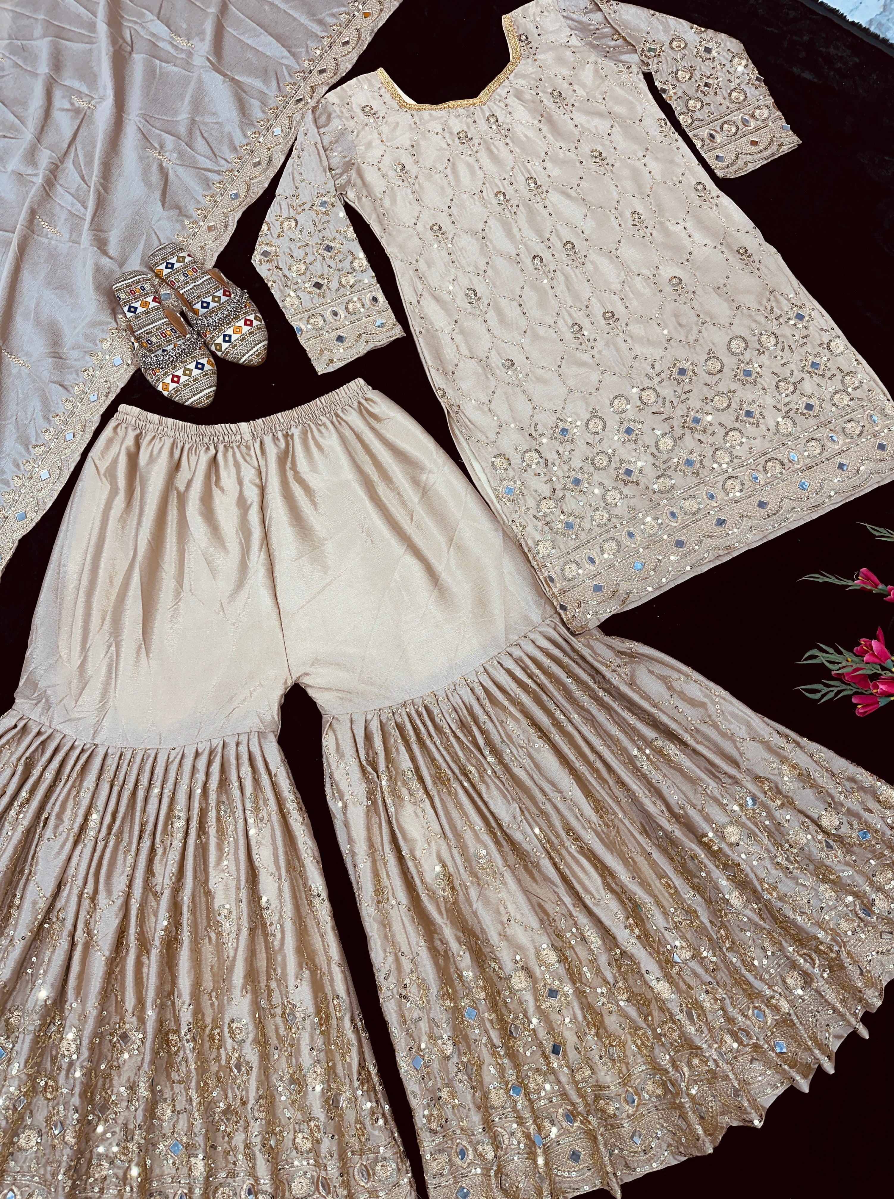 डिज़ाइनर पार्टी वियर टॉप प्लाज़ो और दुपट्टा असली मिरर वर्क के साथ