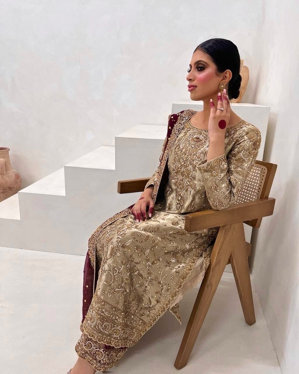 पार्टी वियर लुक: दुपट्टे के साथ टॉप और बॉटम में खूबसूरत दिखें