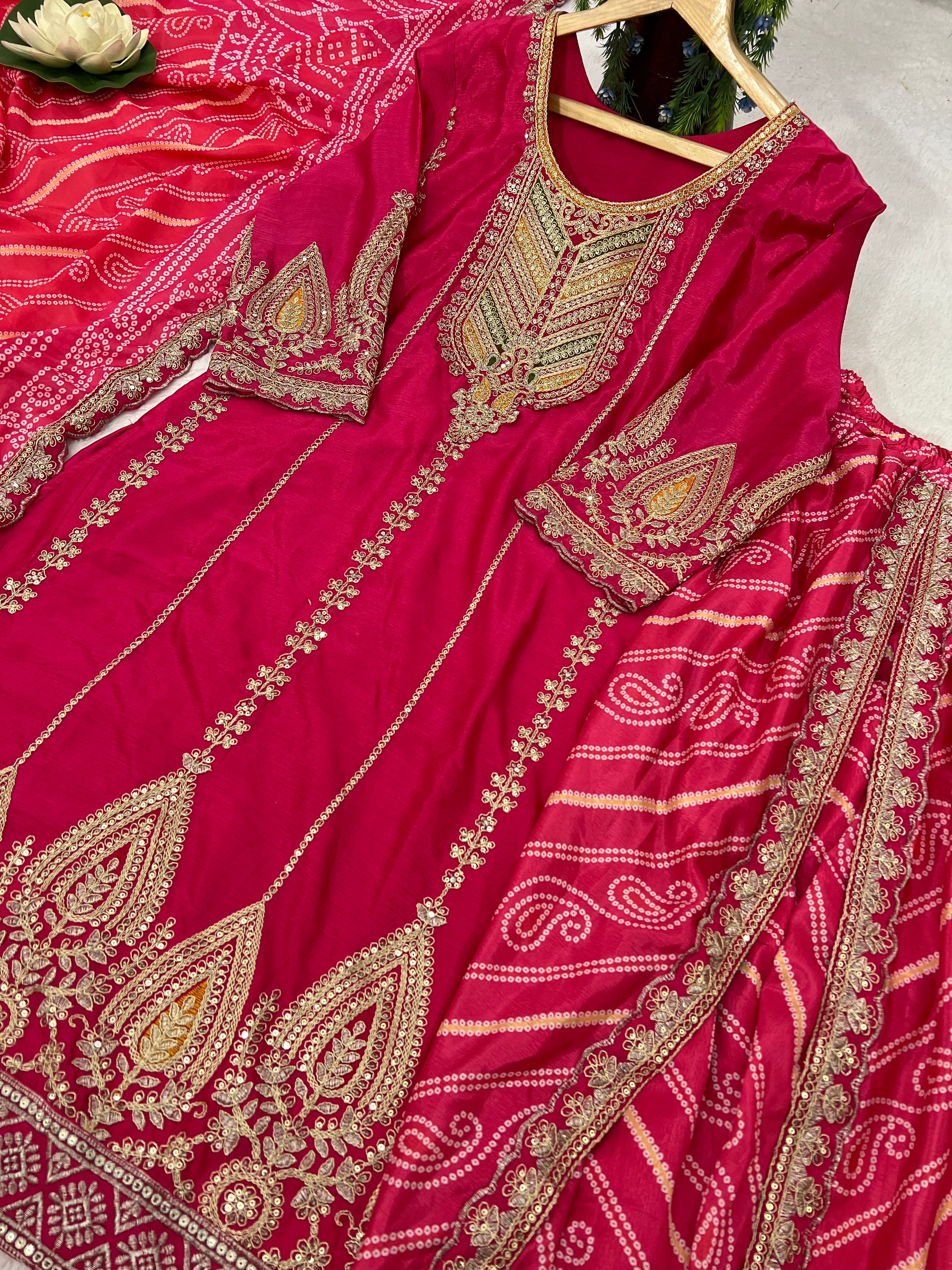 कढ़ाई के काम के साथ पार्टी वियर डिज़ाइनर सूट सेट