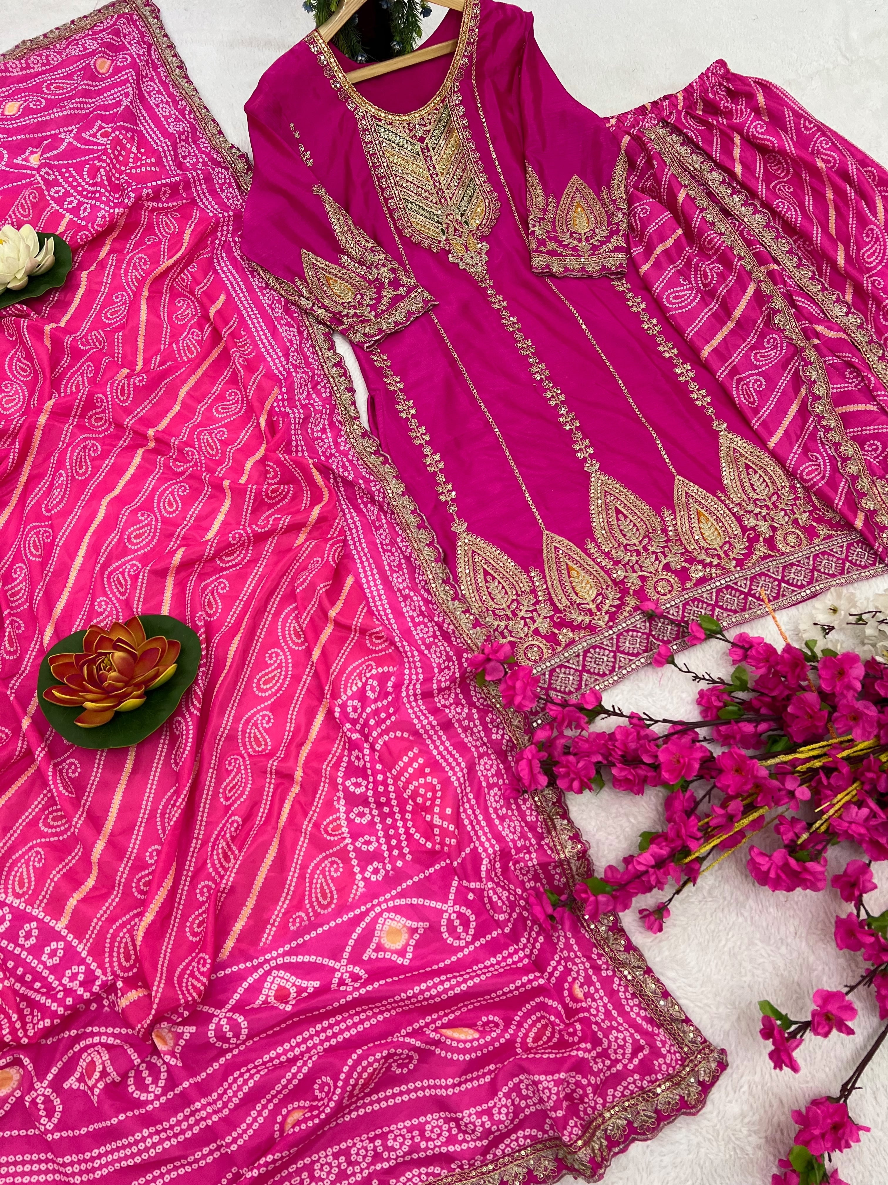 कढ़ाई के काम के साथ पार्टी वियर डिज़ाइनर सूट सेट