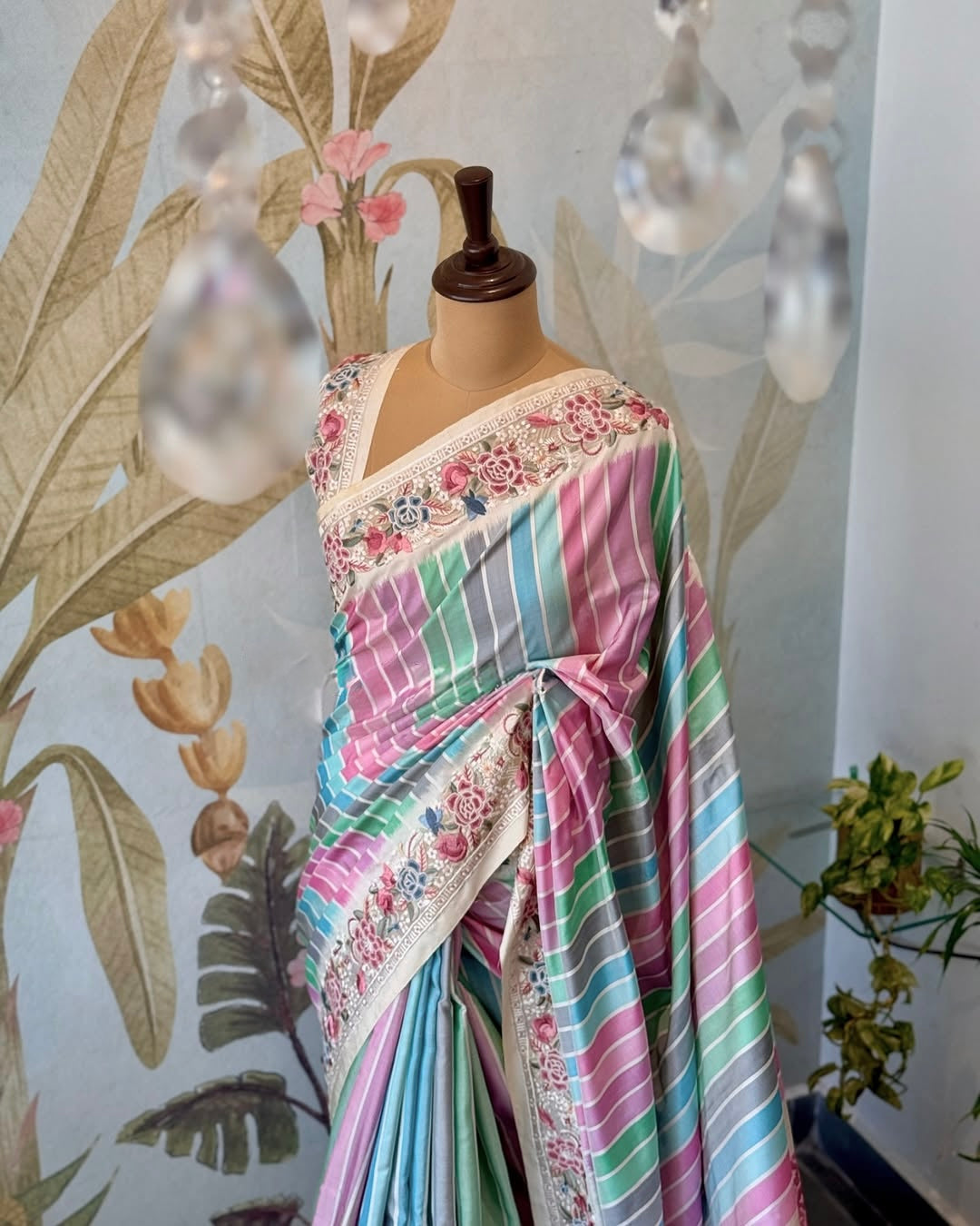 Beautiful Saree With Digital Prints & Embroidery Threads Work
