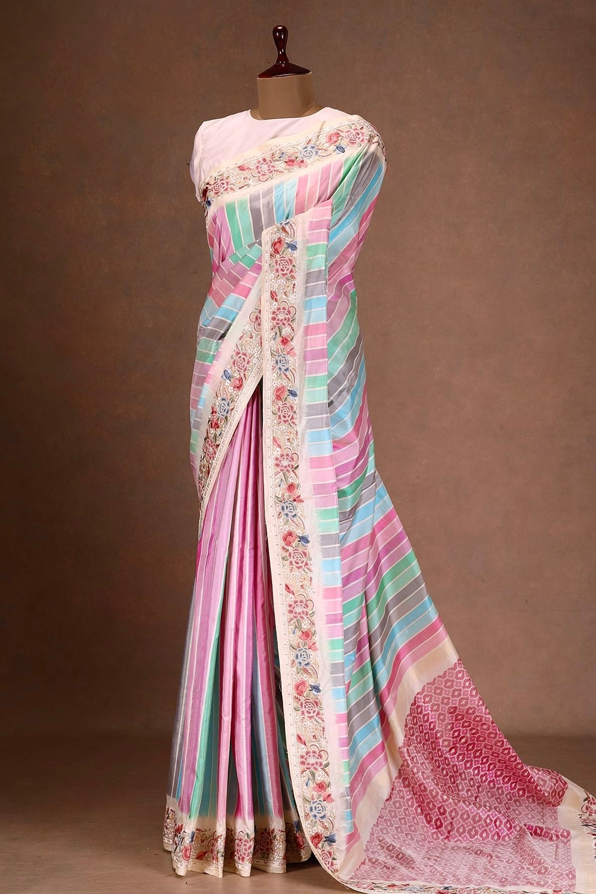 Beautiful Saree With Digital Prints & Embroidery Threads Work