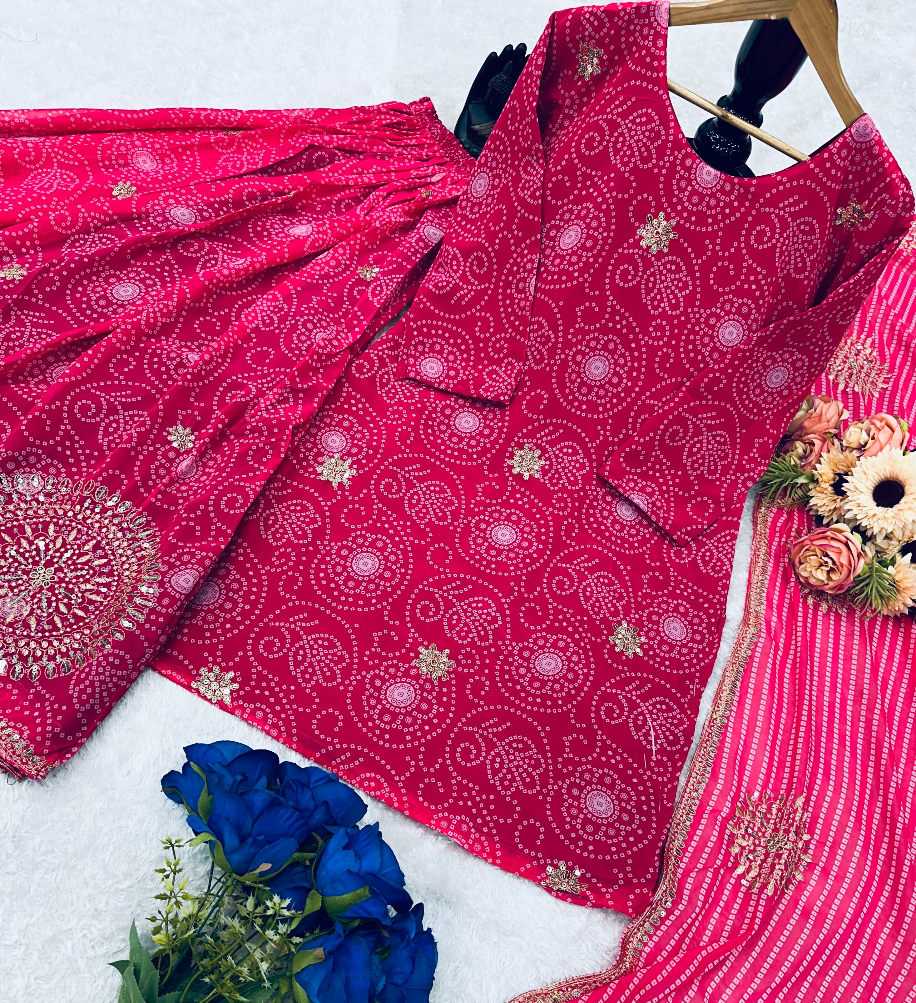 पार्टी में पहनने के लिए सुंदर टॉप और बॉटम दुपट्टे के साथ