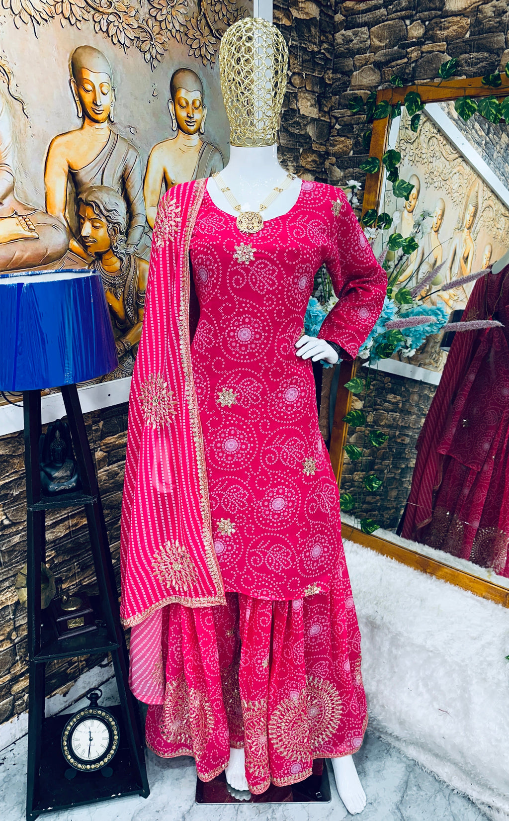 पार्टी में पहनने के लिए सुंदर टॉप और बॉटम दुपट्टे के साथ