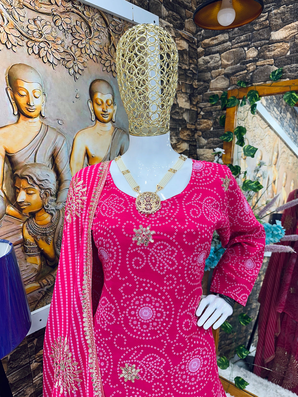 पार्टी में पहनने के लिए सुंदर टॉप और बॉटम दुपट्टे के साथ