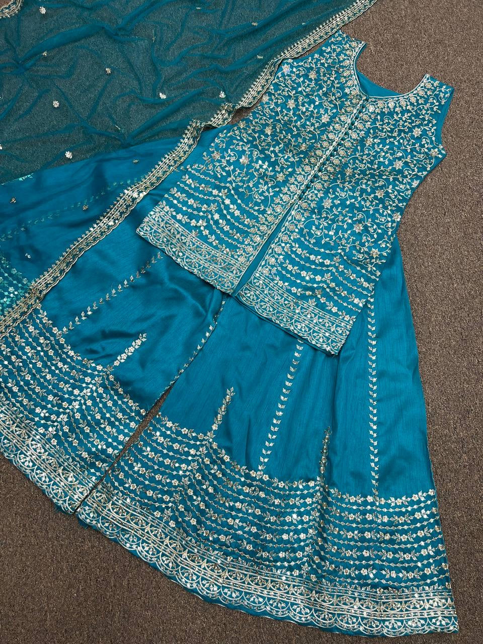 पार्टी वियर डिज़ाइनर टॉप-प्लाज़ो दुपट्टे के साथ