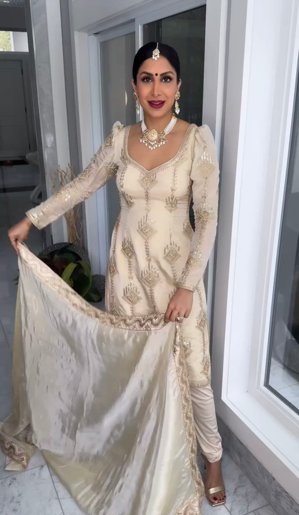 फैंसी पार्टी वियर लुक हैवी प्योर चिनॉन सिल्क टॉप बॉटम और दुपट्टा सेट