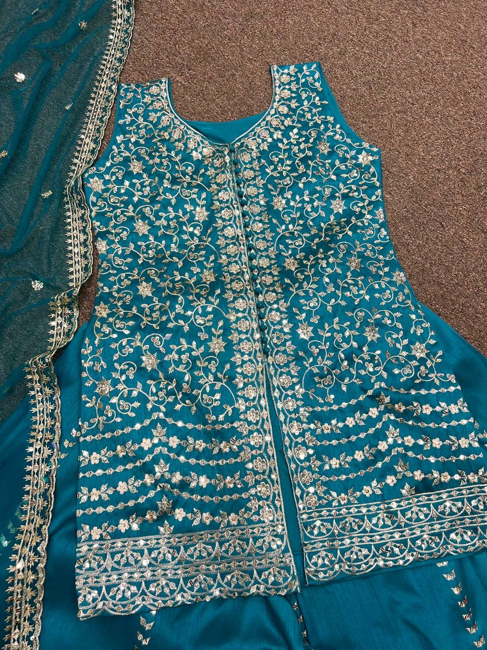 पार्टी वियर डिज़ाइनर टॉप-प्लाज़ो दुपट्टे के साथ