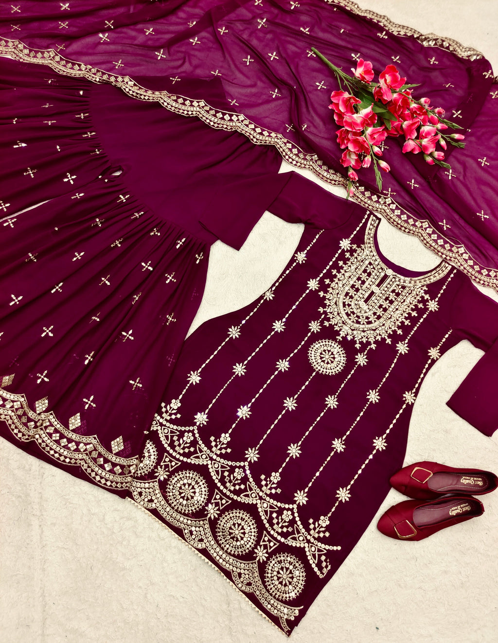 डिज़ाइनर पार्टी वियर टॉप-सररा खूबसूरत दुपट्टे के साथ