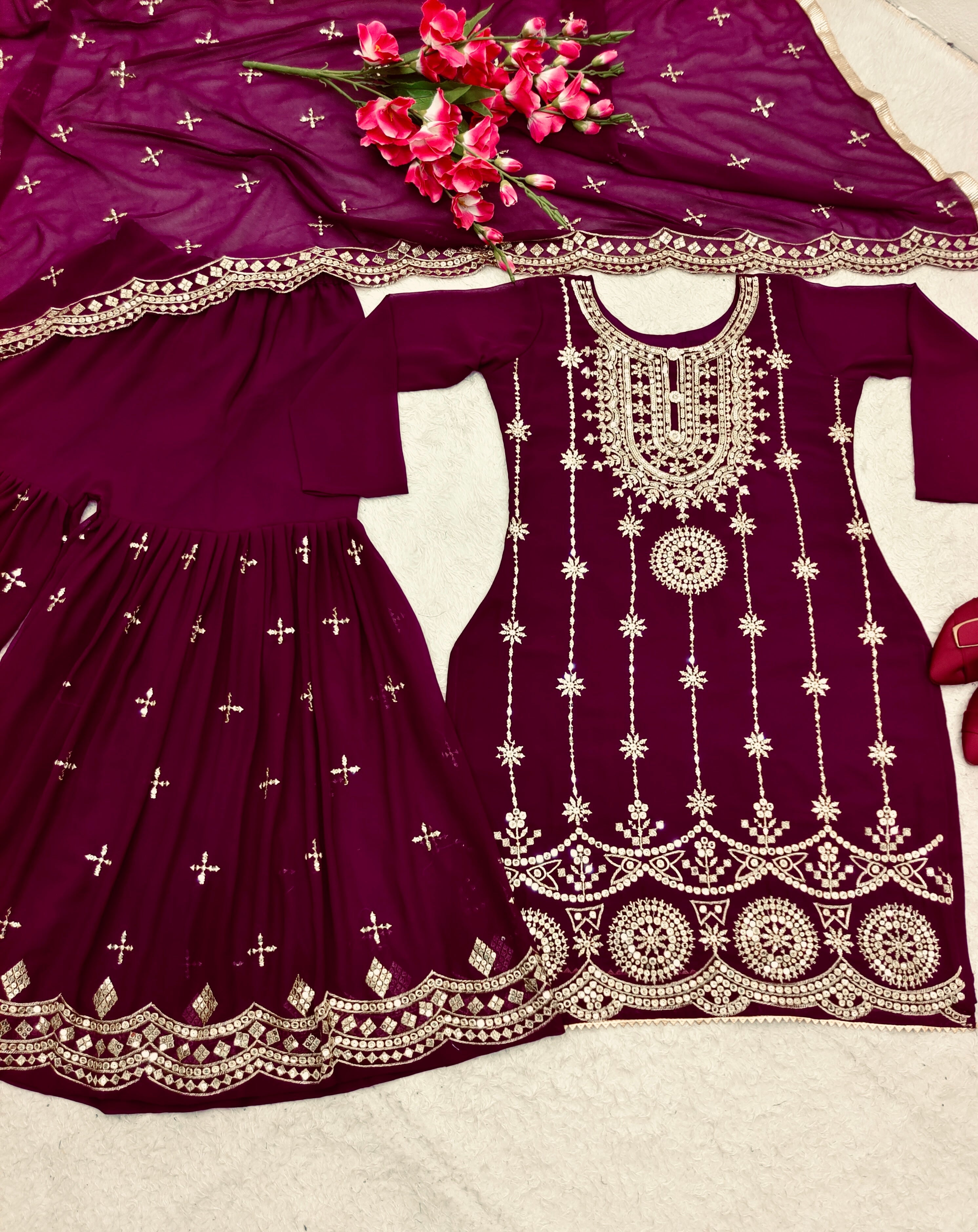 डिज़ाइनर पार्टी वियर टॉप-सररा खूबसूरत दुपट्टे के साथ