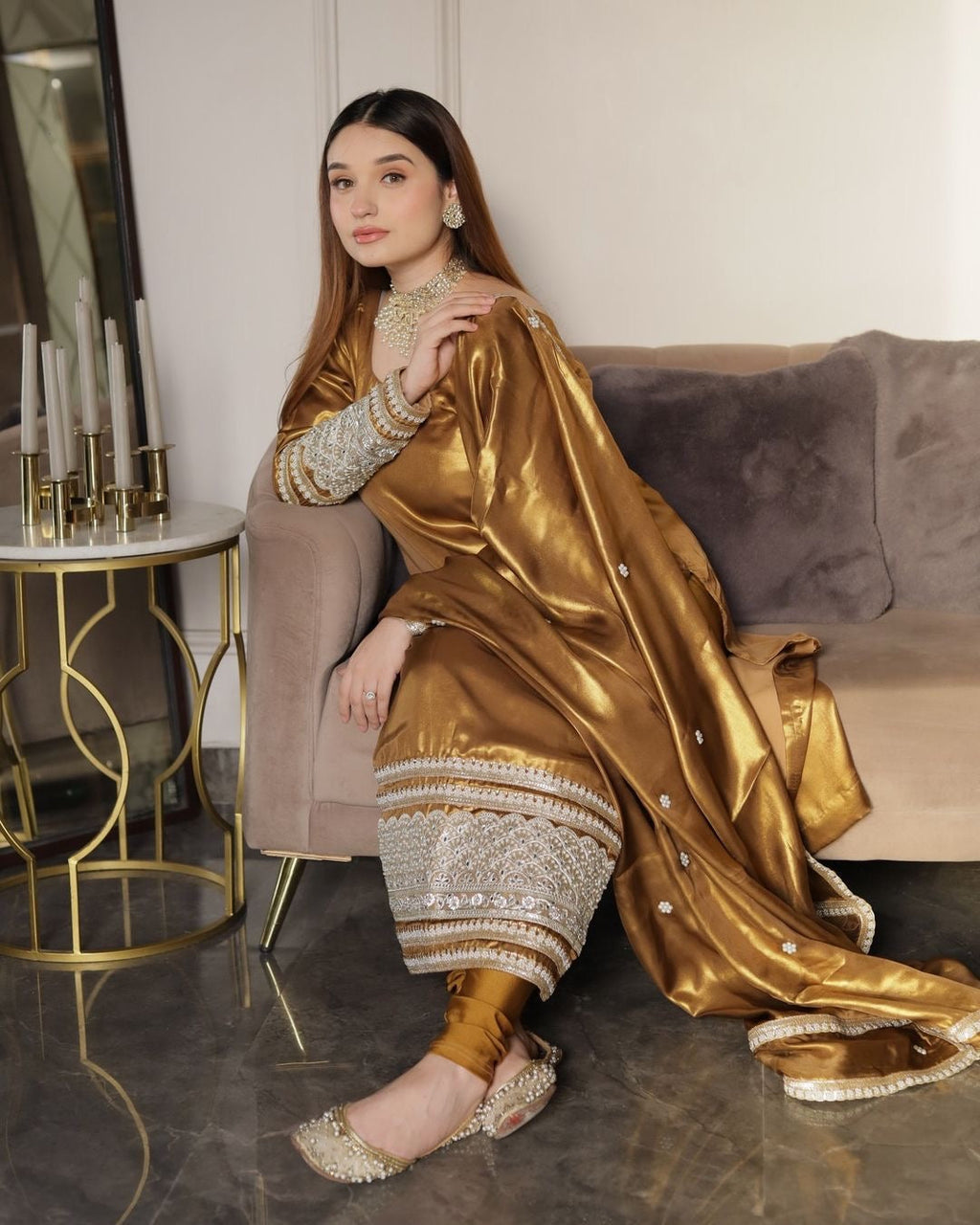 पार्टी वियर सुंदर टॉप और पैंट दुपट्टे के साथ