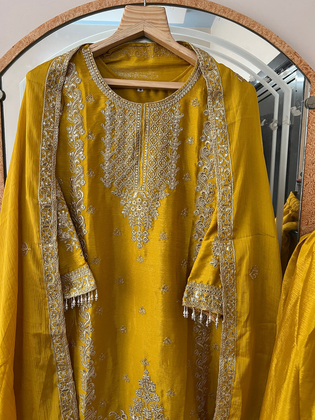 पार्टी वियर डिज़ाइनर टॉप-बॉटम और खूबसूरत दुपट्टा