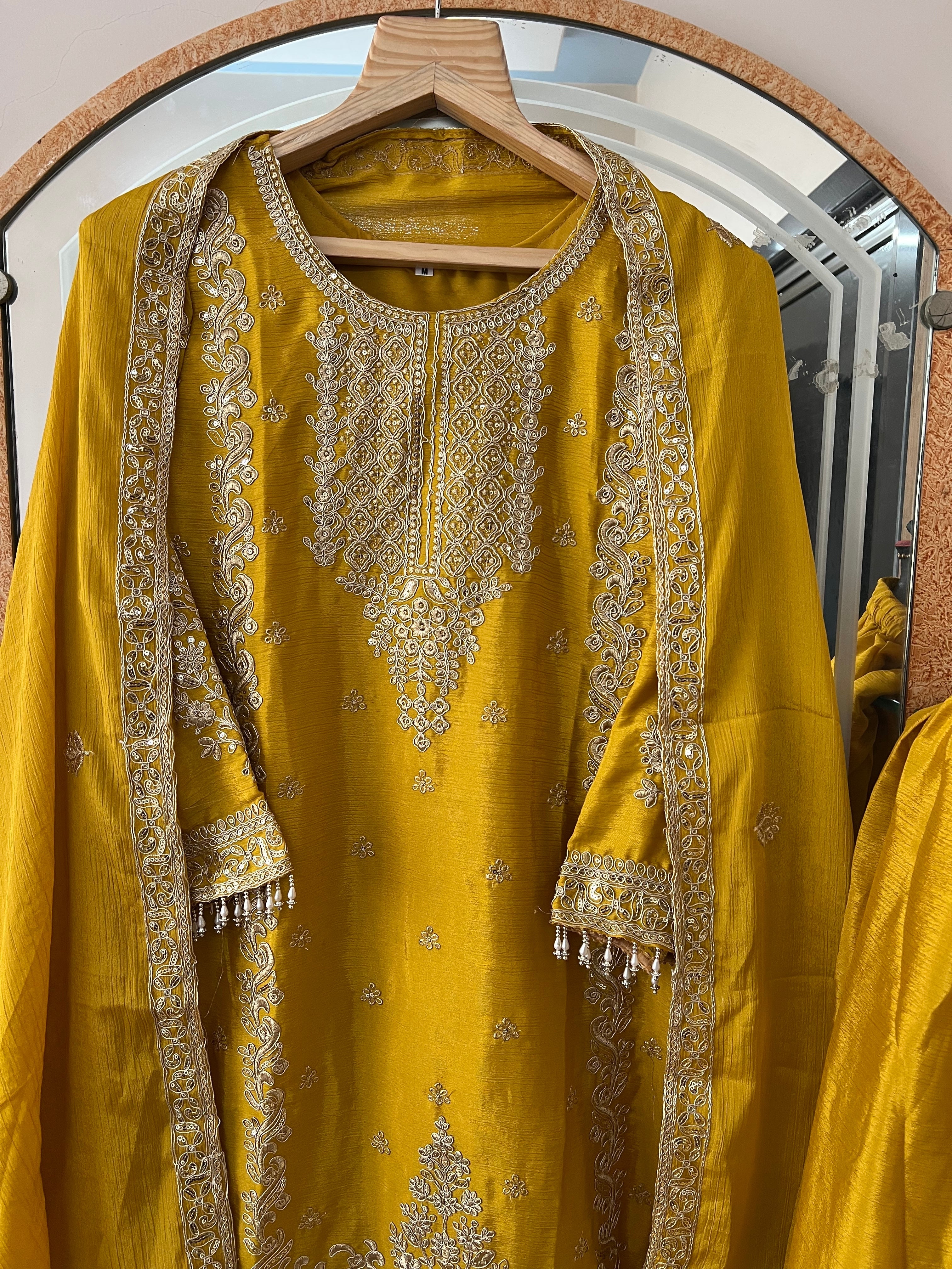 पार्टी वियर डिज़ाइनर टॉप-बॉटम और खूबसूरत दुपट्टा