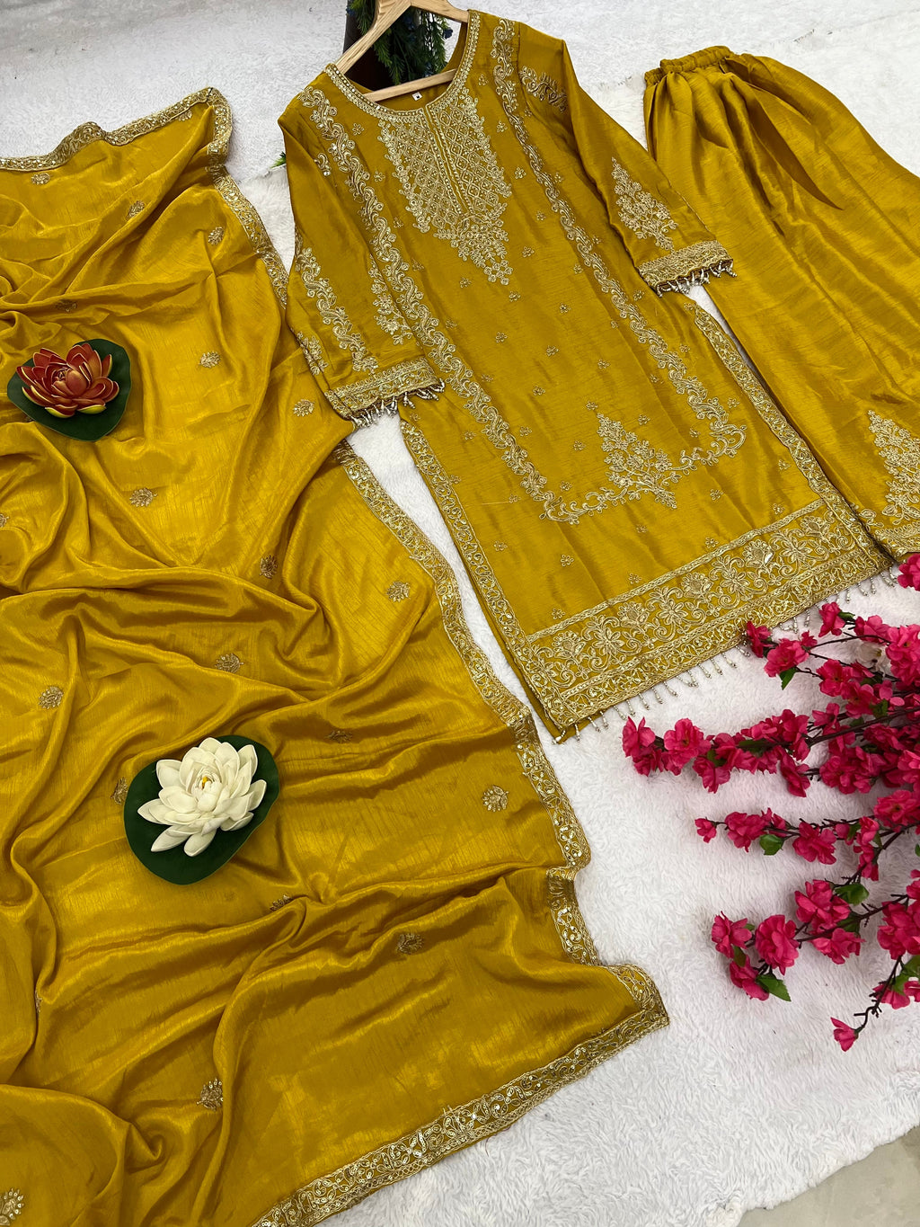 पार्टी वियर डिज़ाइनर टॉप-बॉटम और खूबसूरत दुपट्टा