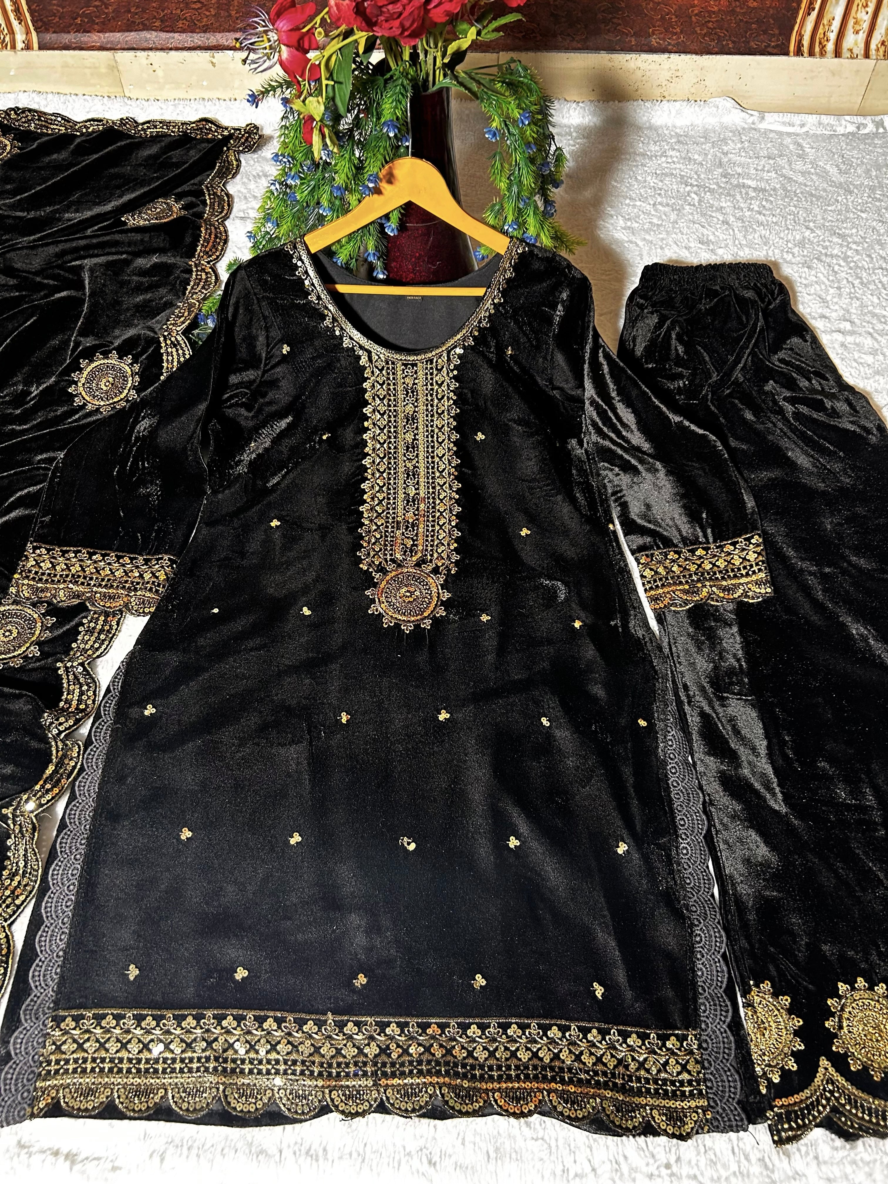 पार्टी वियर डिज़ाइनर टॉप-बॉटम और खूबसूरत दुपट्टा