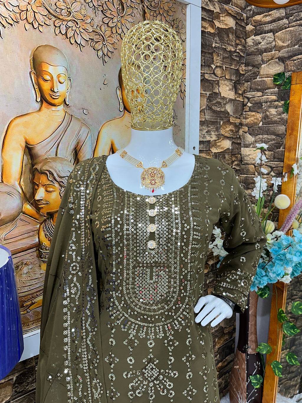 डिज़ाइनर पार्टी वियर टॉप और पेंट सुंदर दुपट्टे के साथ