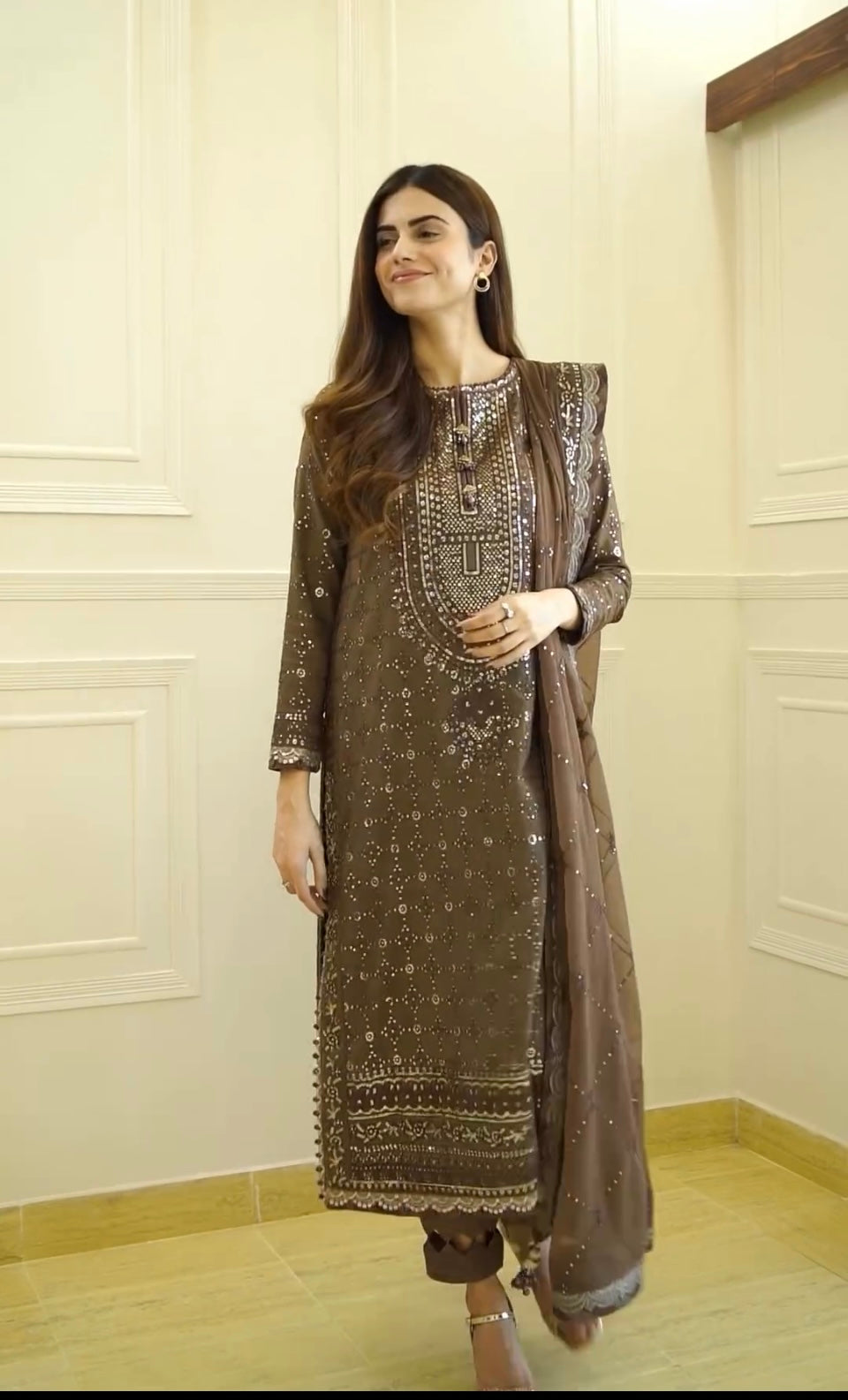 डिज़ाइनर पार्टी वियर टॉप और पेंट सुंदर दुपट्टे के साथ