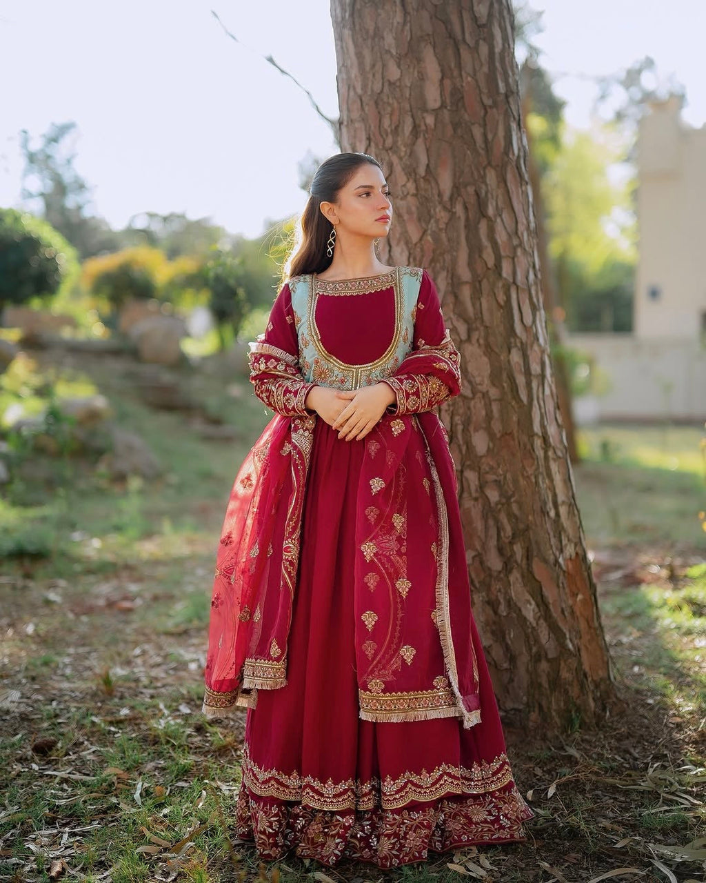 Designer Party Wear Gown With Embroidery Threads And Sequins Work