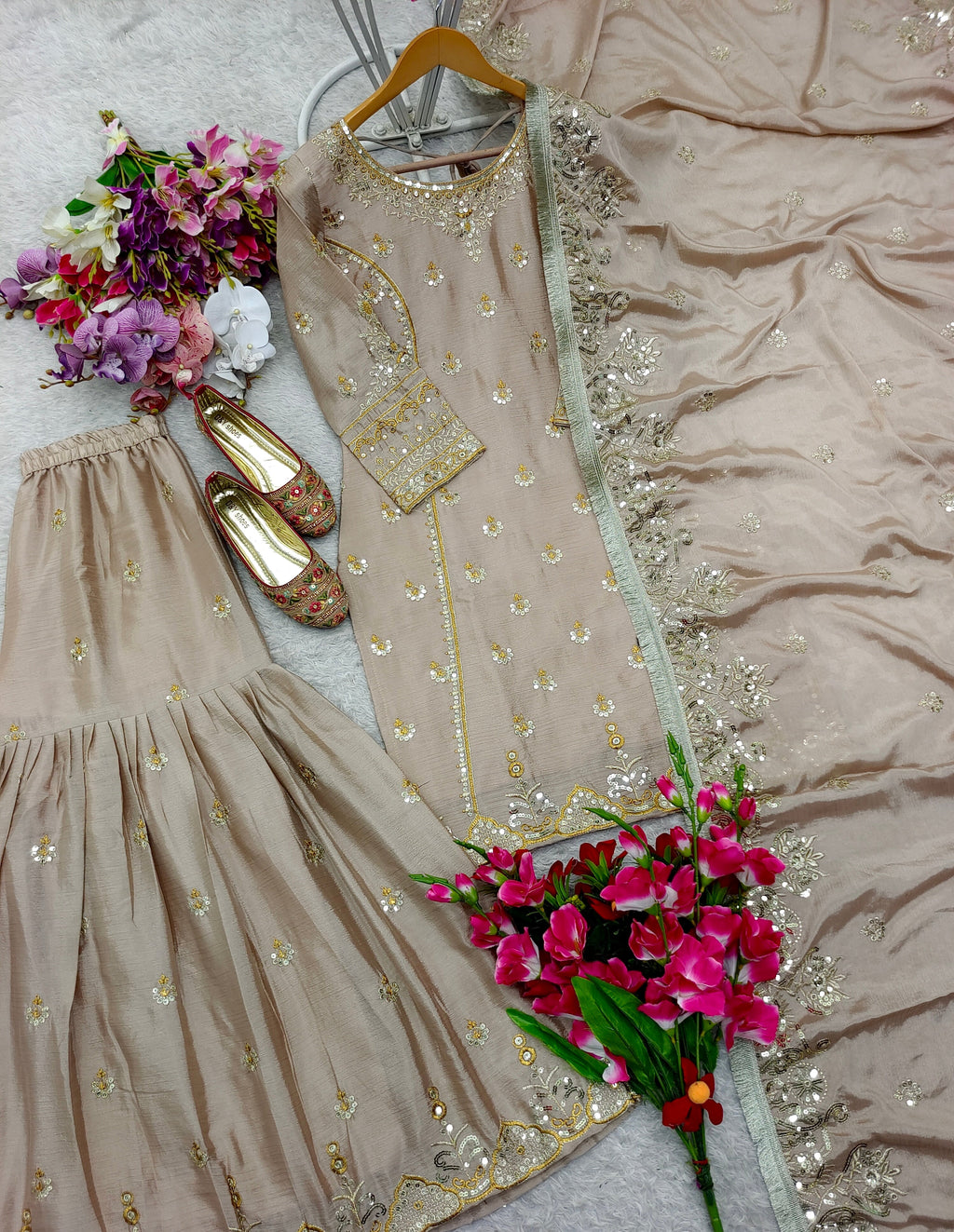 डिज़ाइनर पार्टी वियर लुक टॉप-सररा और फैंसी दुपट्टा