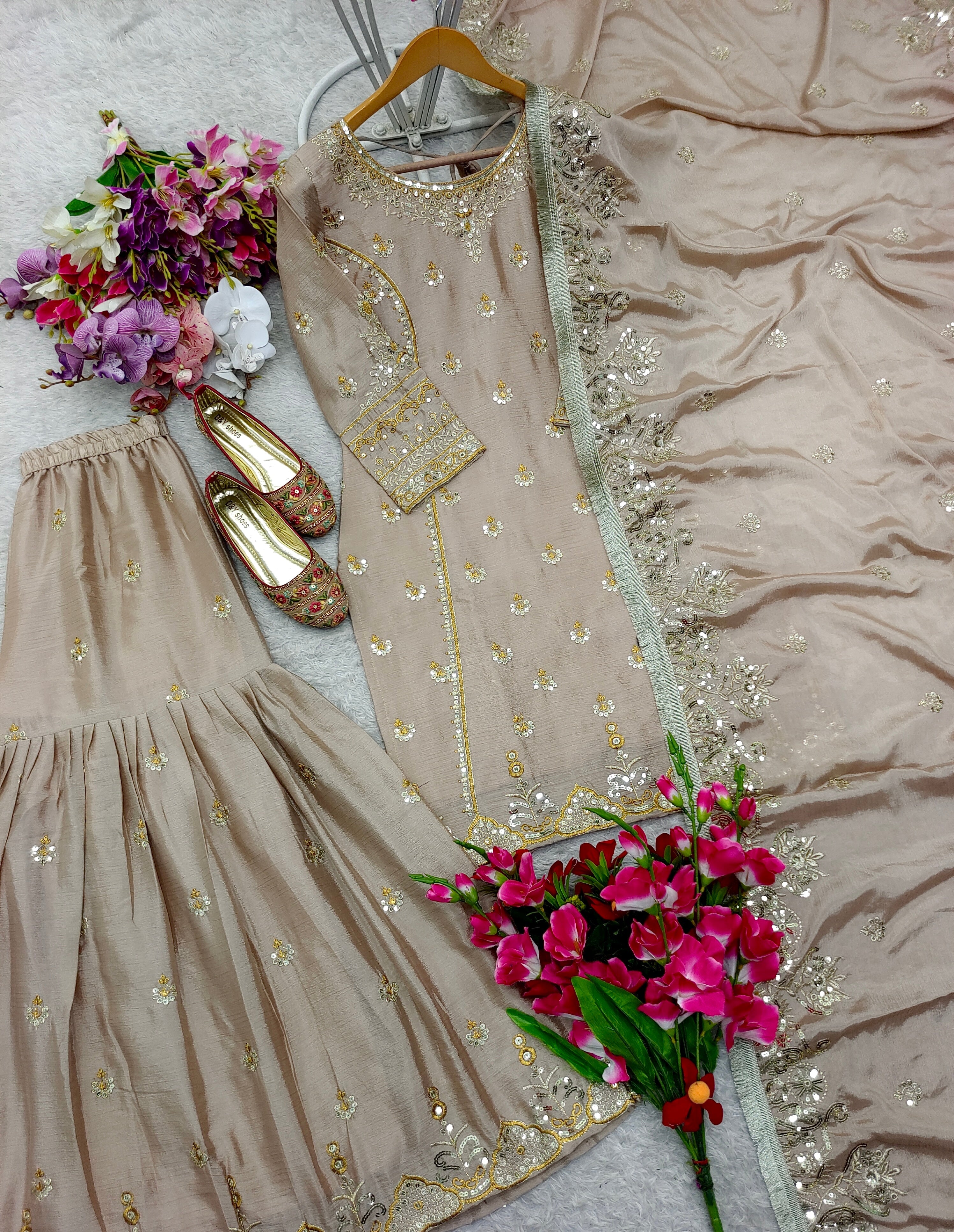 डिज़ाइनर पार्टी वियर लुक टॉप-सररा और फैंसी दुपट्टा