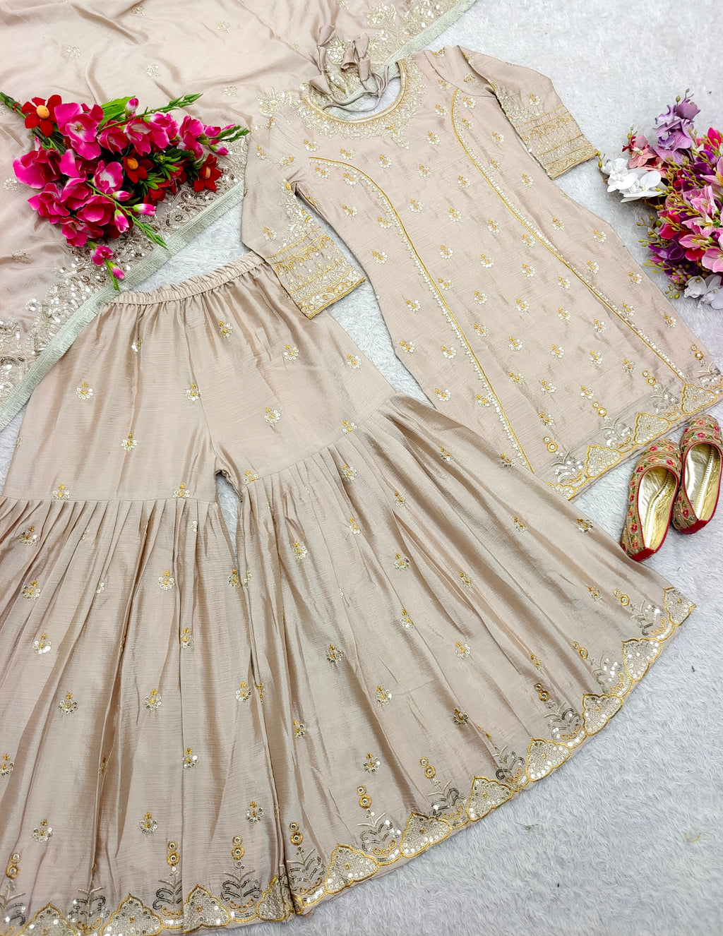 डिज़ाइनर पार्टी वियर लुक टॉप-सररा और फैंसी दुपट्टा