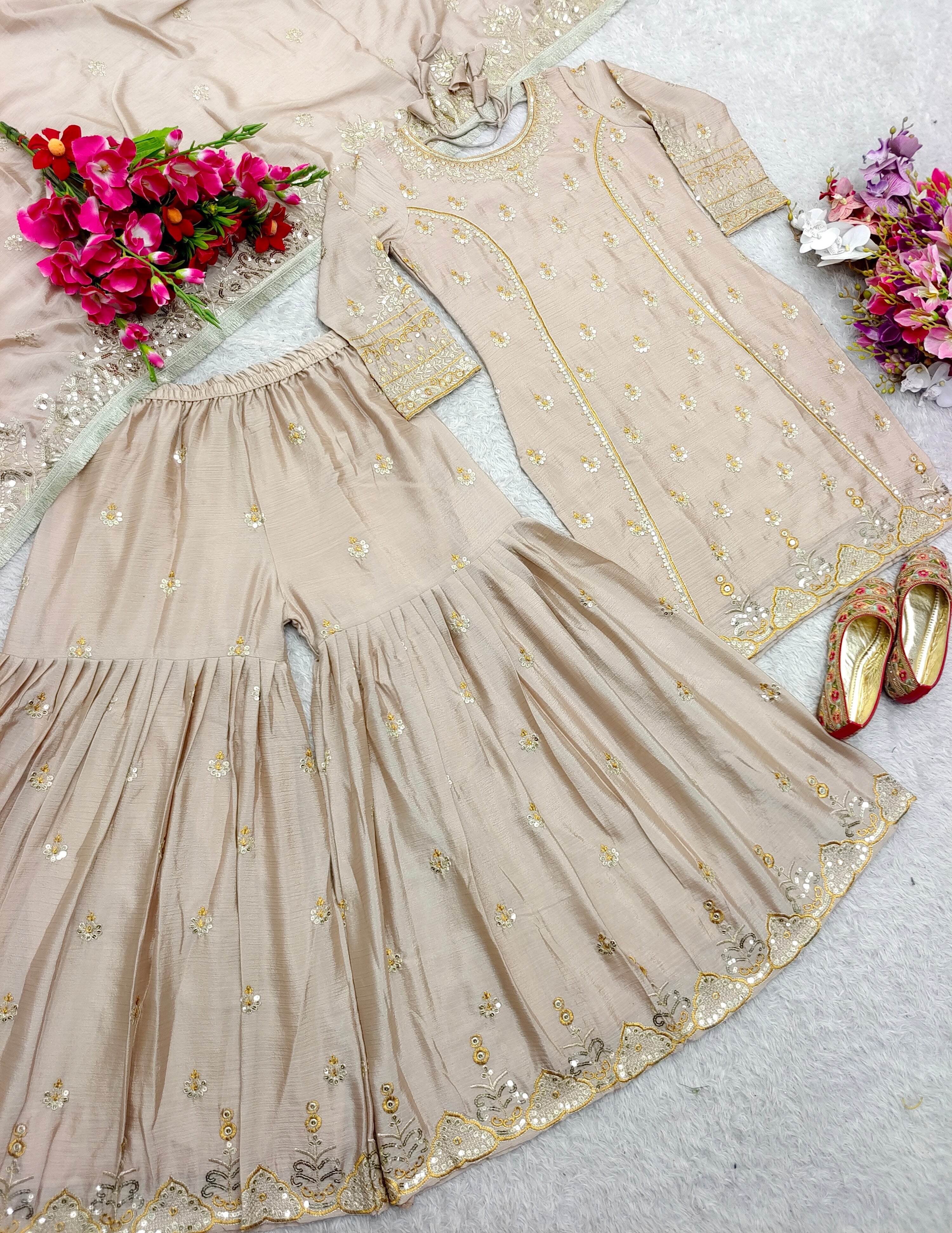 डिज़ाइनर पार्टी वियर लुक टॉप-सररा और फैंसी दुपट्टा