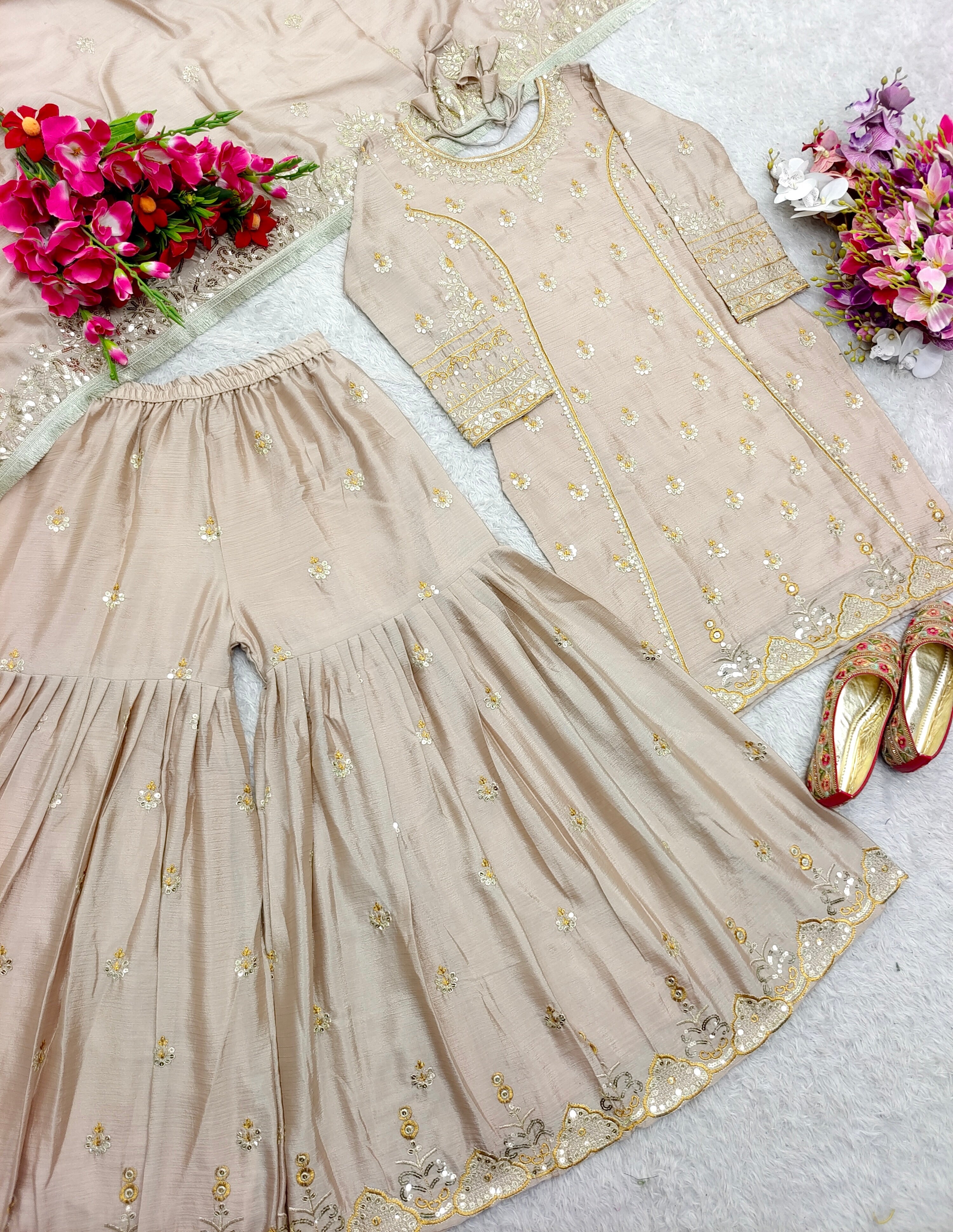 डिज़ाइनर पार्टी वियर लुक टॉप-सररा और फैंसी दुपट्टा