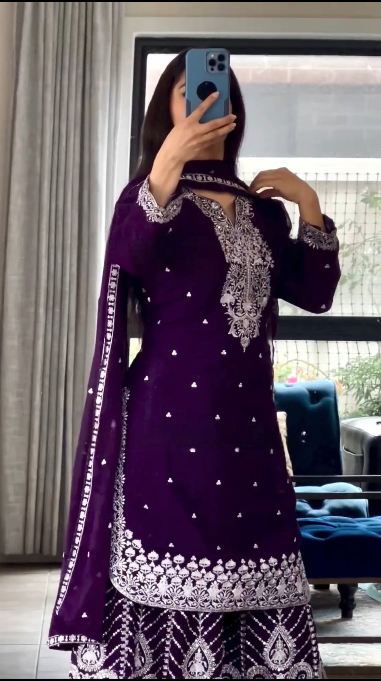 भारी कढ़ाई के काम के साथ पार्टी वियर टॉप बॉटम और दुपट्टा