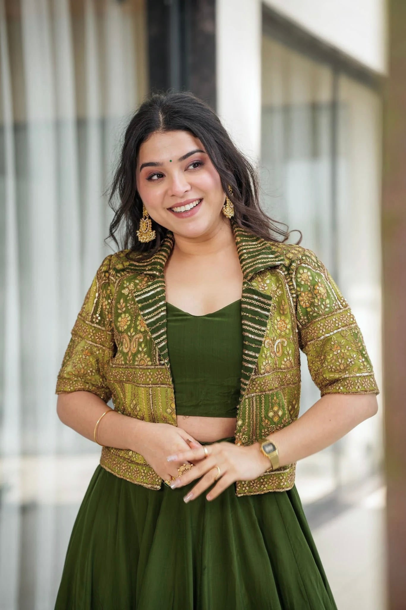 कढ़ाई, कोडिंग और सेक्विन वर्क के साथ डिज़ाइनर पार्टी वियर लहंगा चोली